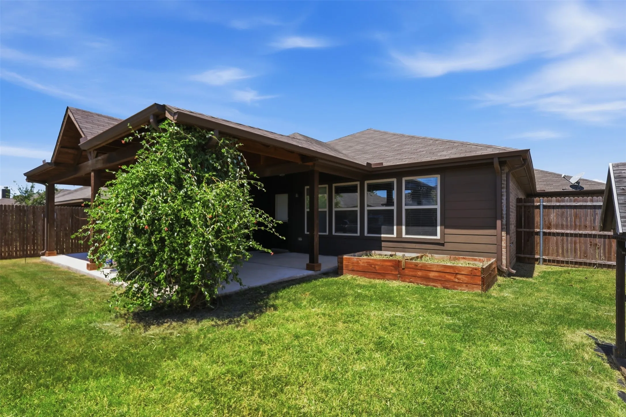 Single Family Residence For Sale in Parker County , 2541 Weatherford Heights Drive, Weatherford, Texas 76087, 4 Bedroom, 2 Bathroom, 3 Garage spaces, 1,911 Sqft, built in 2017, mls#21328628, Real Estate Agent in Weatherford, Homes For Sale in Parker county, Homes For Sale in Weatherford, Realtor in Weatherford Texas, Real Estate Brokerage Independent Realty Texas, Luminita Cordes Realtor