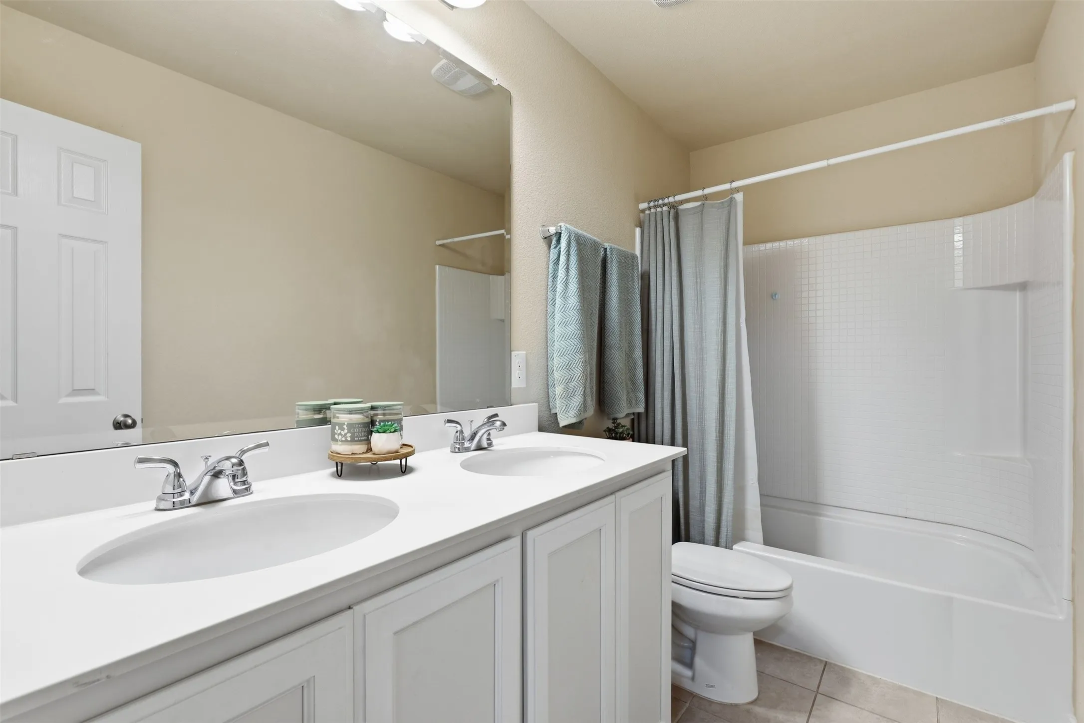 Single Family Residence For Sale in Parker County , 2541 Weatherford Heights Drive, Weatherford, Texas 76087, 4 Bedroom, 2 Bathroom, 3 Garage spaces, 1,911 Sqft, built in 2017, mls#21328628, Real Estate Agent in Weatherford, Homes For Sale in Parker county, Homes For Sale in Weatherford, Realtor in Weatherford Texas, Real Estate Brokerage Independent Realty Texas, Luminita Cordes Realtor