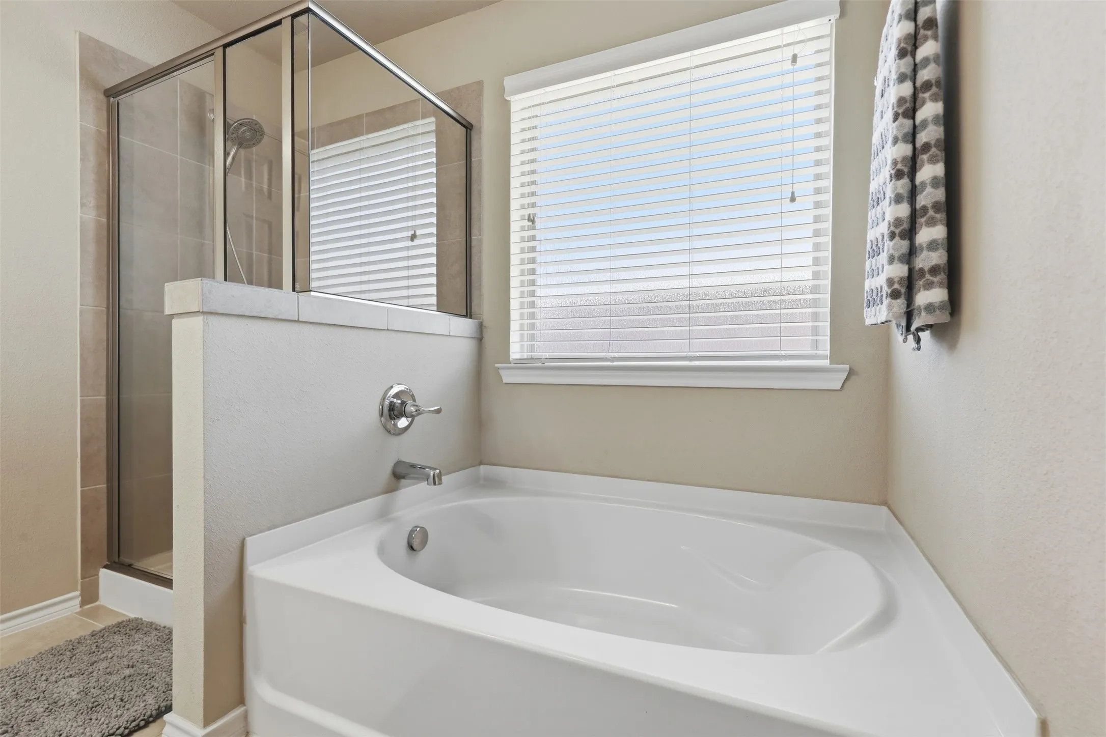 Single Family Residence For Sale in Parker County , 2541 Weatherford Heights Drive, Weatherford, Texas 76087, 4 Bedroom, 2 Bathroom, 3 Garage spaces, 1,911 Sqft, built in 2017, mls#21328628, Real Estate Agent in Weatherford, Homes For Sale in Parker county, Homes For Sale in Weatherford, Realtor in Weatherford Texas, Real Estate Brokerage Independent Realty Texas, Luminita Cordes Realtor