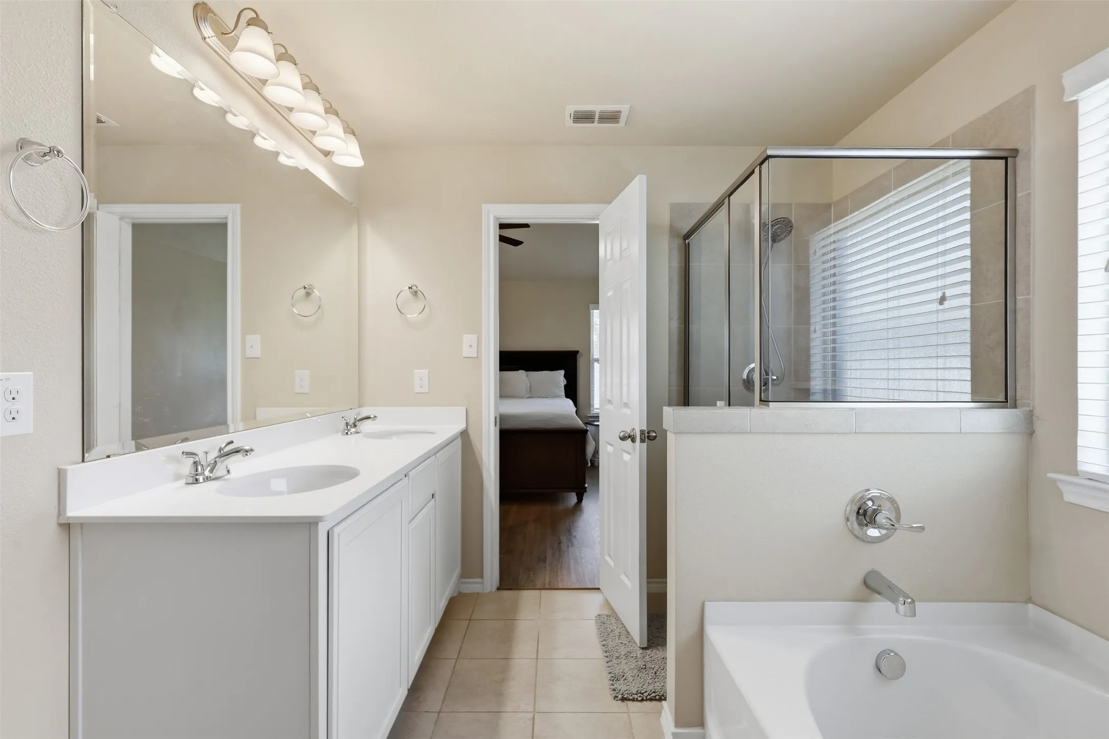 Single Family Residence For Sale in Parker County , 2541 Weatherford Heights Drive, Weatherford, Texas 76087, 4 Bedroom, 2 Bathroom, 3 Garage spaces, 1,911 Sqft, built in 2017, mls#21328628, Real Estate Agent in Weatherford, Homes For Sale in Parker county, Homes For Sale in Weatherford, Realtor in Weatherford Texas, Real Estate Brokerage Independent Realty Texas, Luminita Cordes Realtor