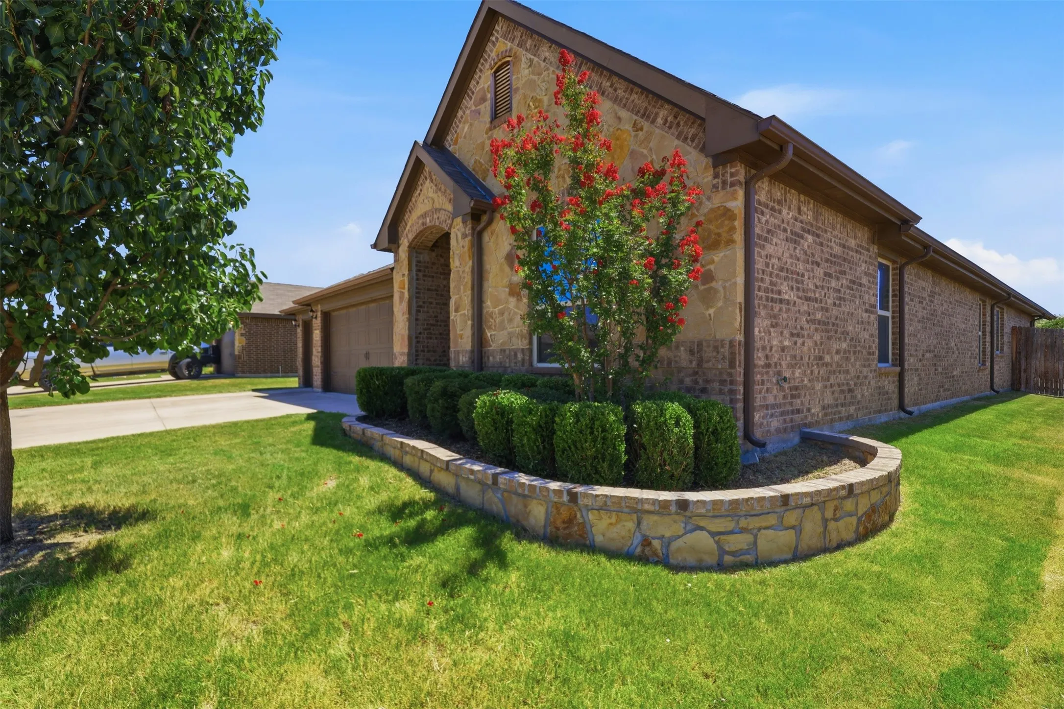Single Family Residence For Sale in Parker County , 2541 Weatherford Heights Drive, Weatherford, Texas 76087, 4 Bedroom, 2 Bathroom, 3 Garage spaces, 1,911 Sqft, built in 2017, mls#21328628, Real Estate Agent in Weatherford, Homes For Sale in Parker county, Homes For Sale in Weatherford, Realtor in Weatherford Texas, Real Estate Brokerage Independent Realty Texas, Luminita Cordes Realtor