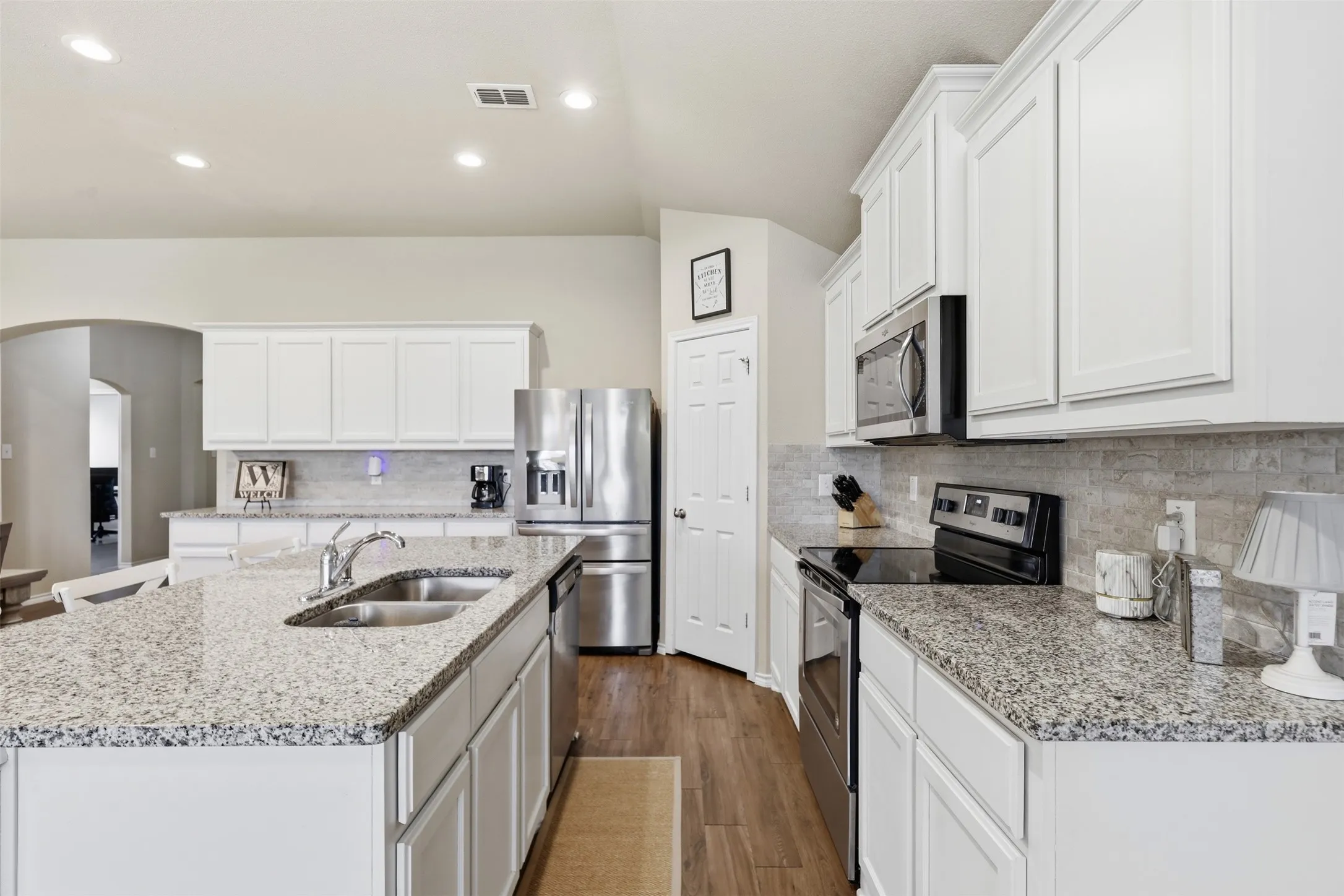 Single Family Residence For Sale in Parker County , 2541 Weatherford Heights Drive, Weatherford, Texas 76087, 4 Bedroom, 2 Bathroom, 3 Garage spaces, 1,911 Sqft, built in 2017, mls#21328628, Real Estate Agent in Weatherford, Homes For Sale in Parker county, Homes For Sale in Weatherford, Realtor in Weatherford Texas, Real Estate Brokerage Independent Realty Texas, Luminita Cordes Realtor