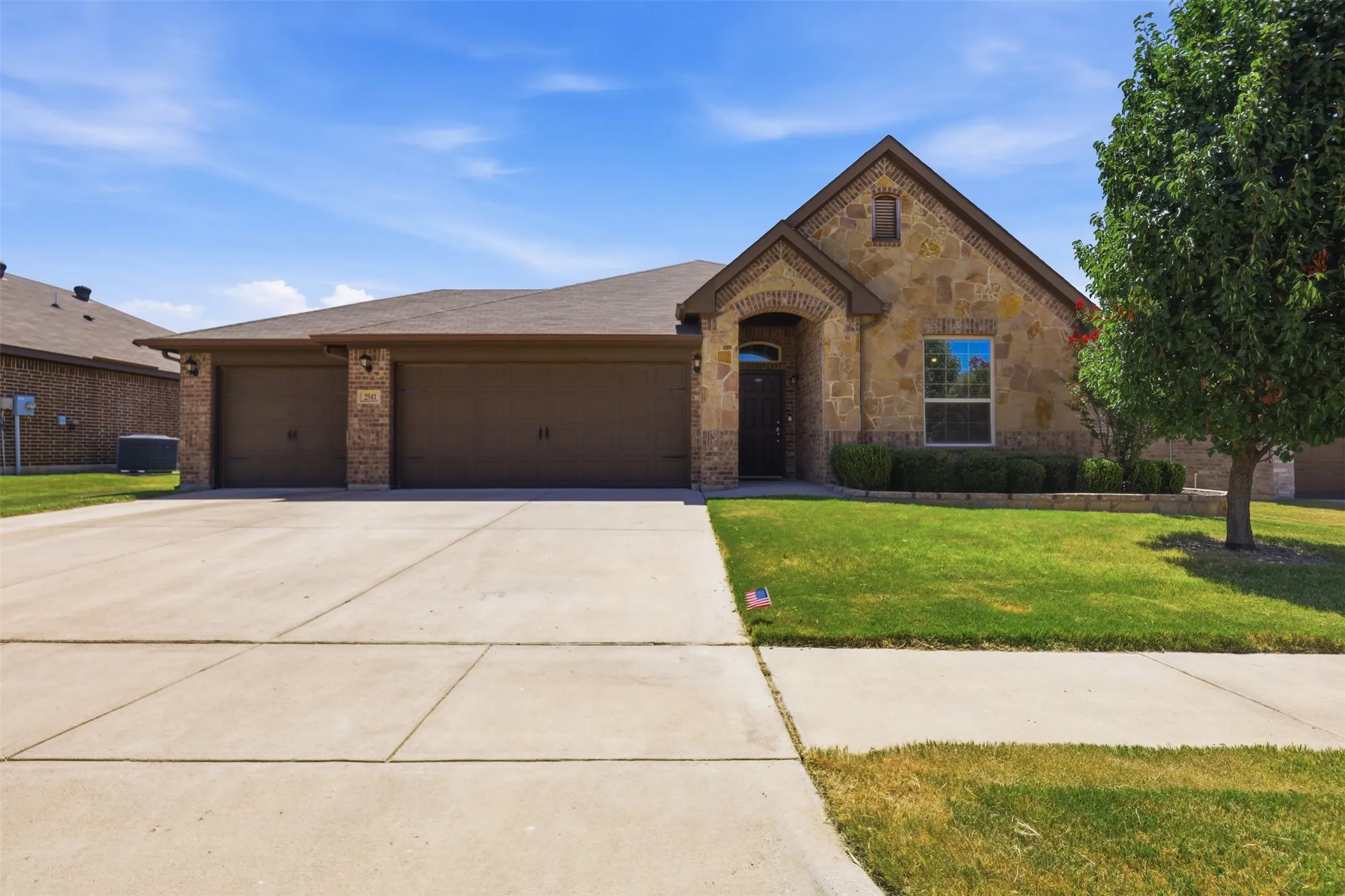 Single Family Residence For Sale in Parker County , 2541 Weatherford Heights Drive, Weatherford, Texas 76087, 4 Bedroom, 2 Bathroom, 3 Garage spaces, 1,911 Sqft, built in 2017, mls#21328628, Real Estate Agent in Weatherford, Homes For Sale in Parker county, Homes For Sale in Weatherford, Realtor in Weatherford Texas, Real Estate Brokerage Independent Realty Texas, Luminita Cordes Realtor