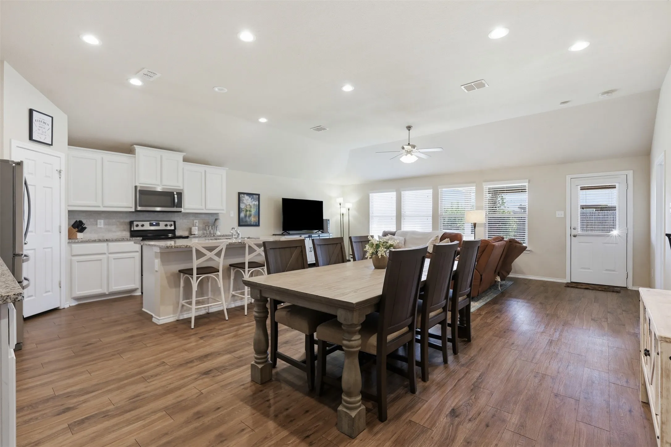 Single Family Residence For Sale in Parker County , 2541 Weatherford Heights Drive, Weatherford, Texas 76087, 4 Bedroom, 2 Bathroom, 3 Garage spaces, 1,911 Sqft, built in 2017, mls#21328628, Real Estate Agent in Weatherford, Homes For Sale in Parker county, Homes For Sale in Weatherford, Realtor in Weatherford Texas, Real Estate Brokerage Independent Realty Texas, Luminita Cordes Realtor