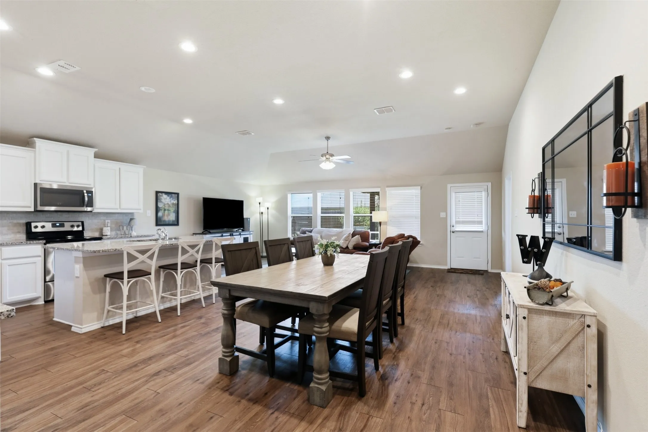Single Family Residence For Sale in Parker County , 2541 Weatherford Heights Drive, Weatherford, Texas 76087, 4 Bedroom, 2 Bathroom, 3 Garage spaces, 1,911 Sqft, built in 2017, mls#21328628, Real Estate Agent in Weatherford, Homes For Sale in Parker county, Homes For Sale in Weatherford, Realtor in Weatherford Texas, Real Estate Brokerage Independent Realty Texas, Luminita Cordes Realtor