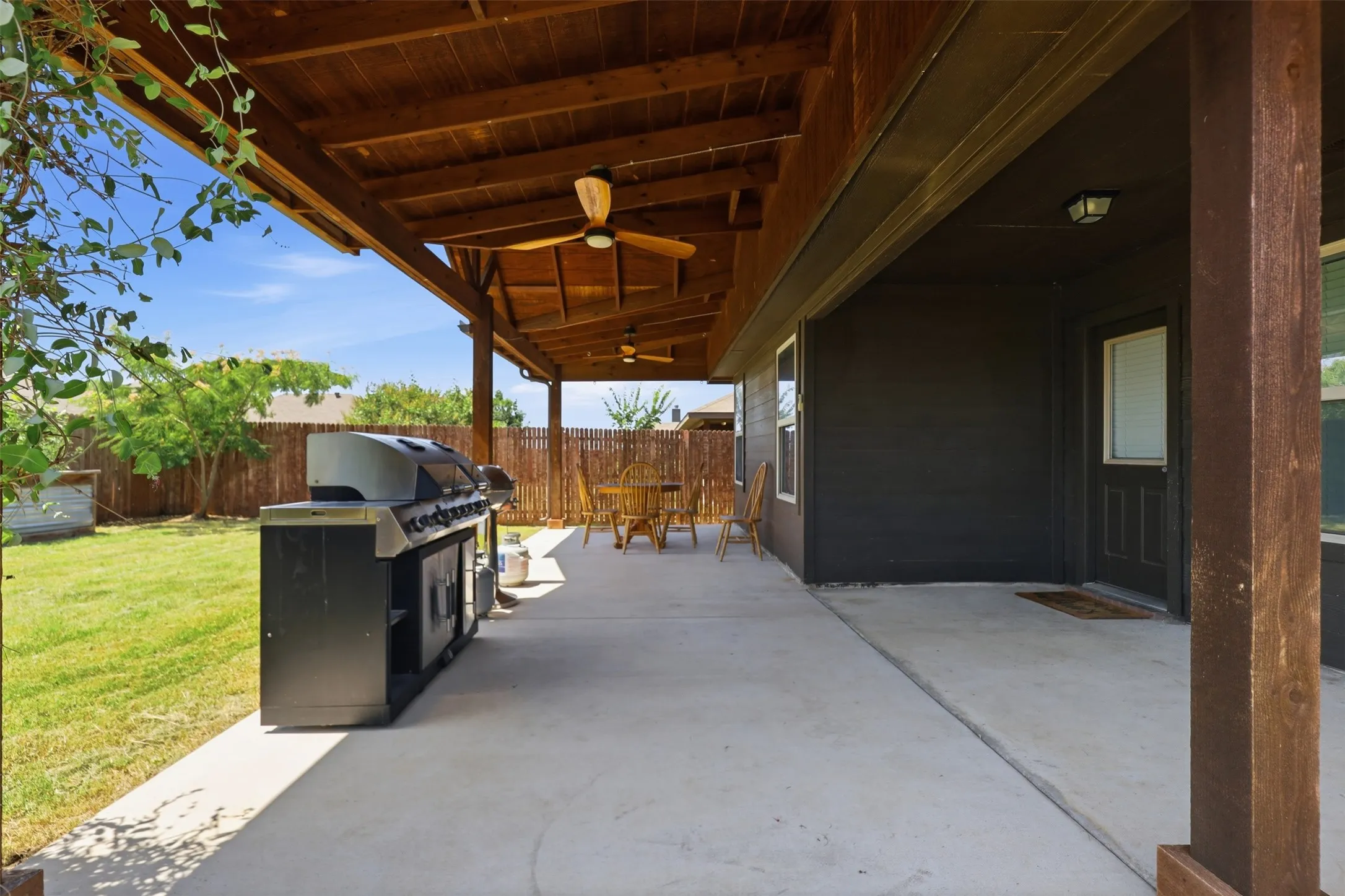 Single Family Residence For Sale in Parker County , 2541 Weatherford Heights Drive, Weatherford, Texas 76087, 4 Bedroom, 2 Bathroom, 3 Garage spaces, 1,911 Sqft, built in 2017, mls#21328628, Real Estate Agent in Weatherford, Homes For Sale in Parker county, Homes For Sale in Weatherford, Realtor in Weatherford Texas, Real Estate Brokerage Independent Realty Texas, Luminita Cordes Realtor