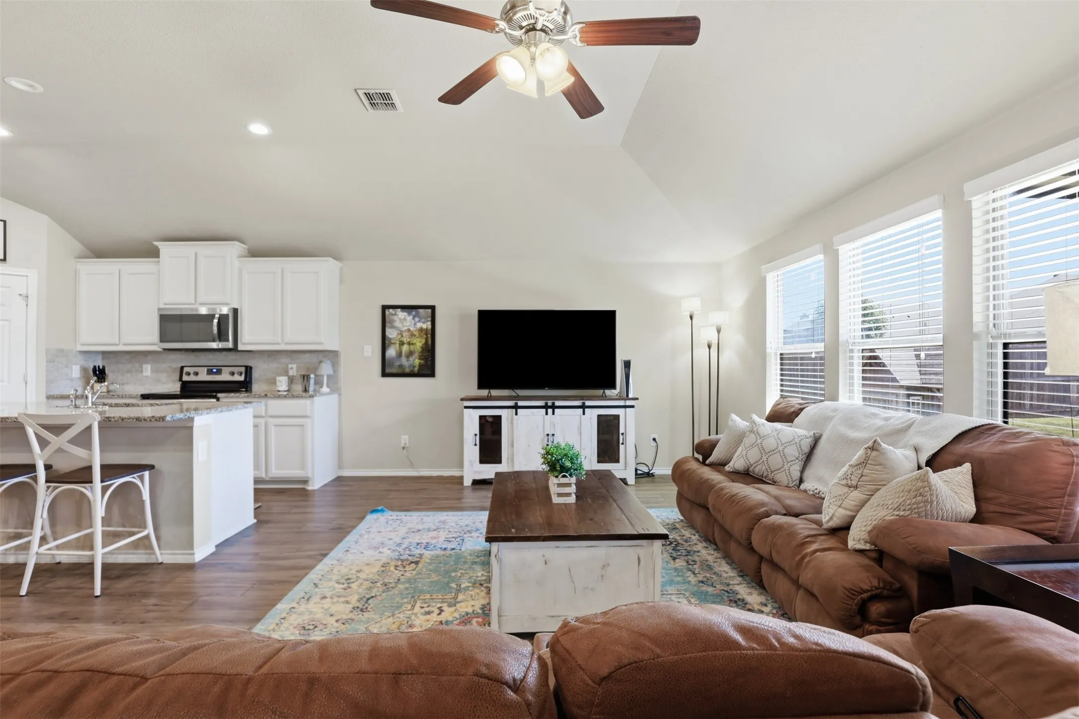 Single Family Residence For Sale in Parker County , 2541 Weatherford Heights Drive, Weatherford, Texas 76087, 4 Bedroom, 2 Bathroom, 3 Garage spaces, 1,911 Sqft, built in 2017, mls#21328628, Real Estate Agent in Weatherford, Homes For Sale in Parker county, Homes For Sale in Weatherford, Realtor in Weatherford Texas, Real Estate Brokerage Independent Realty Texas, Luminita Cordes Realtor