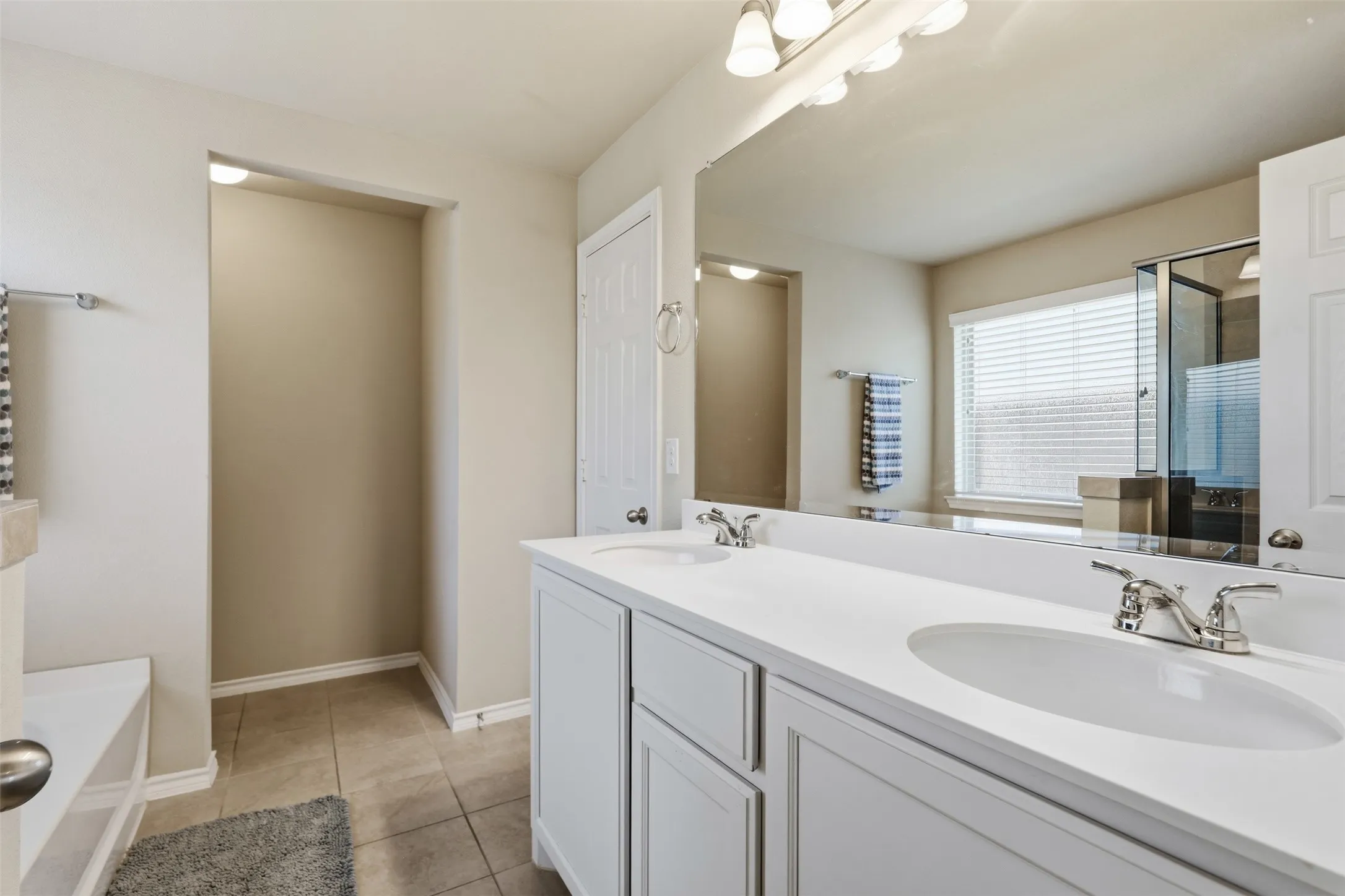 Single Family Residence For Sale in Parker County , 2541 Weatherford Heights Drive, Weatherford, Texas 76087, 4 Bedroom, 2 Bathroom, 3 Garage spaces, 1,911 Sqft, built in 2017, mls#21328628, Real Estate Agent in Weatherford, Homes For Sale in Parker county, Homes For Sale in Weatherford, Realtor in Weatherford Texas, Real Estate Brokerage Independent Realty Texas, Luminita Cordes Realtor
