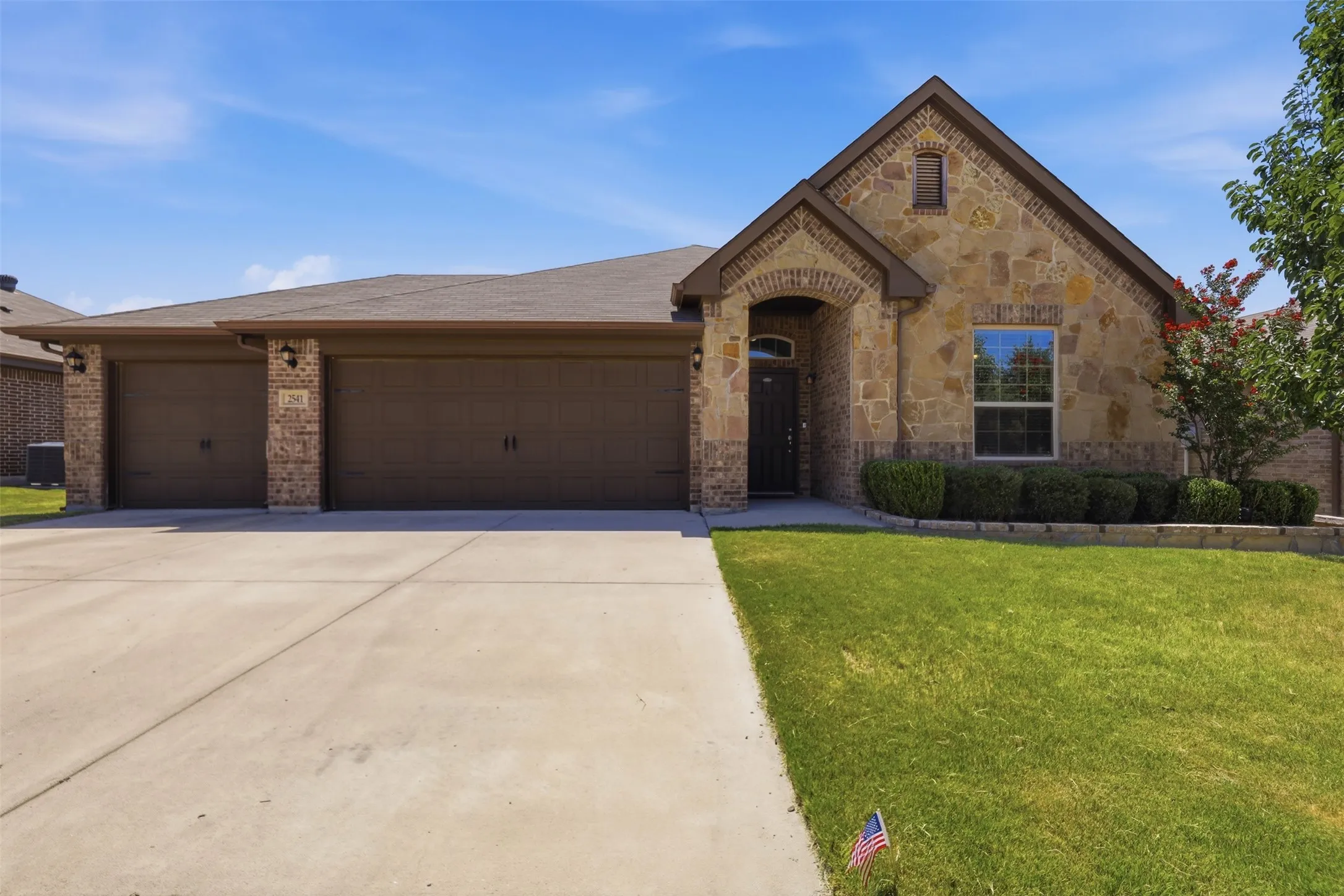 Single Family Residence For Sale in Parker County , 2541 Weatherford Heights Drive, Weatherford, Texas 76087, 4 Bedroom, 2 Bathroom, 3 Garage spaces, 1,911 Sqft, built in 2017, mls#21328628, Real Estate Agent in Weatherford, Homes For Sale in Parker county, Homes For Sale in Weatherford, Realtor in Weatherford Texas, Real Estate Brokerage Independent Realty Texas, Luminita Cordes Realtor
