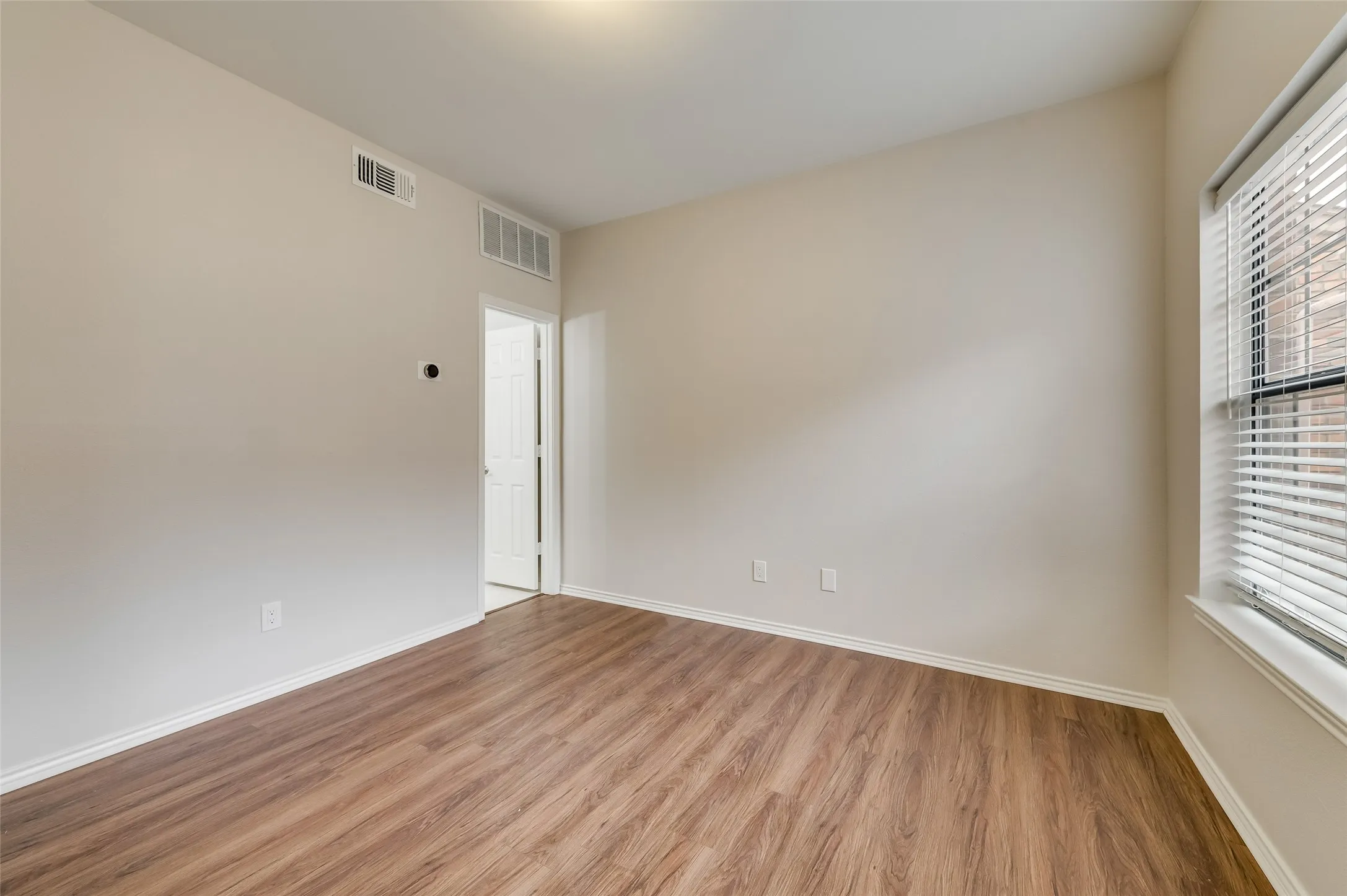 Condominium For Sale in Dallas County , 3434 Daniel Avenue D, University Park, Texas 75205, 2 Bedroom, 3 Bathroom, 2 Garage spaces, 1,245 Sqft, built in 1984, mls#21329793, Real Estate Agent in University Park, Homes For Sale in Dallas county, Homes For Sale in University Park, Realtor in University Park Texas, Real Estate Brokerage Independent Realty Texas, Luminita Cordes Realtor