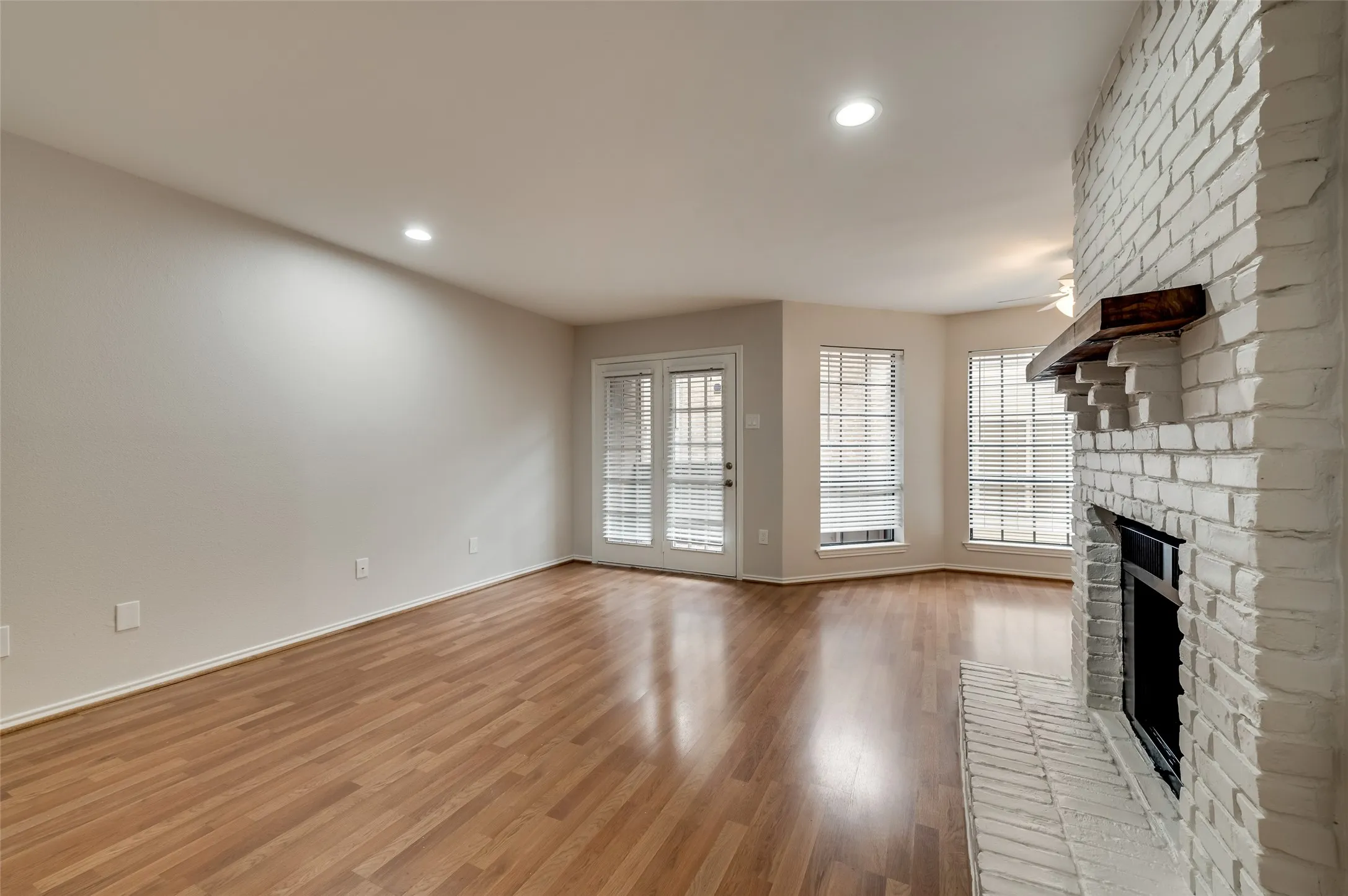 Condominium For Sale in Dallas County , 3434 Daniel Avenue D, University Park, Texas 75205, 2 Bedroom, 3 Bathroom, 2 Garage spaces, 1,245 Sqft, built in 1984, mls#21329793, Real Estate Agent in University Park, Homes For Sale in Dallas county, Homes For Sale in University Park, Realtor in University Park Texas, Real Estate Brokerage Independent Realty Texas, Luminita Cordes Realtor