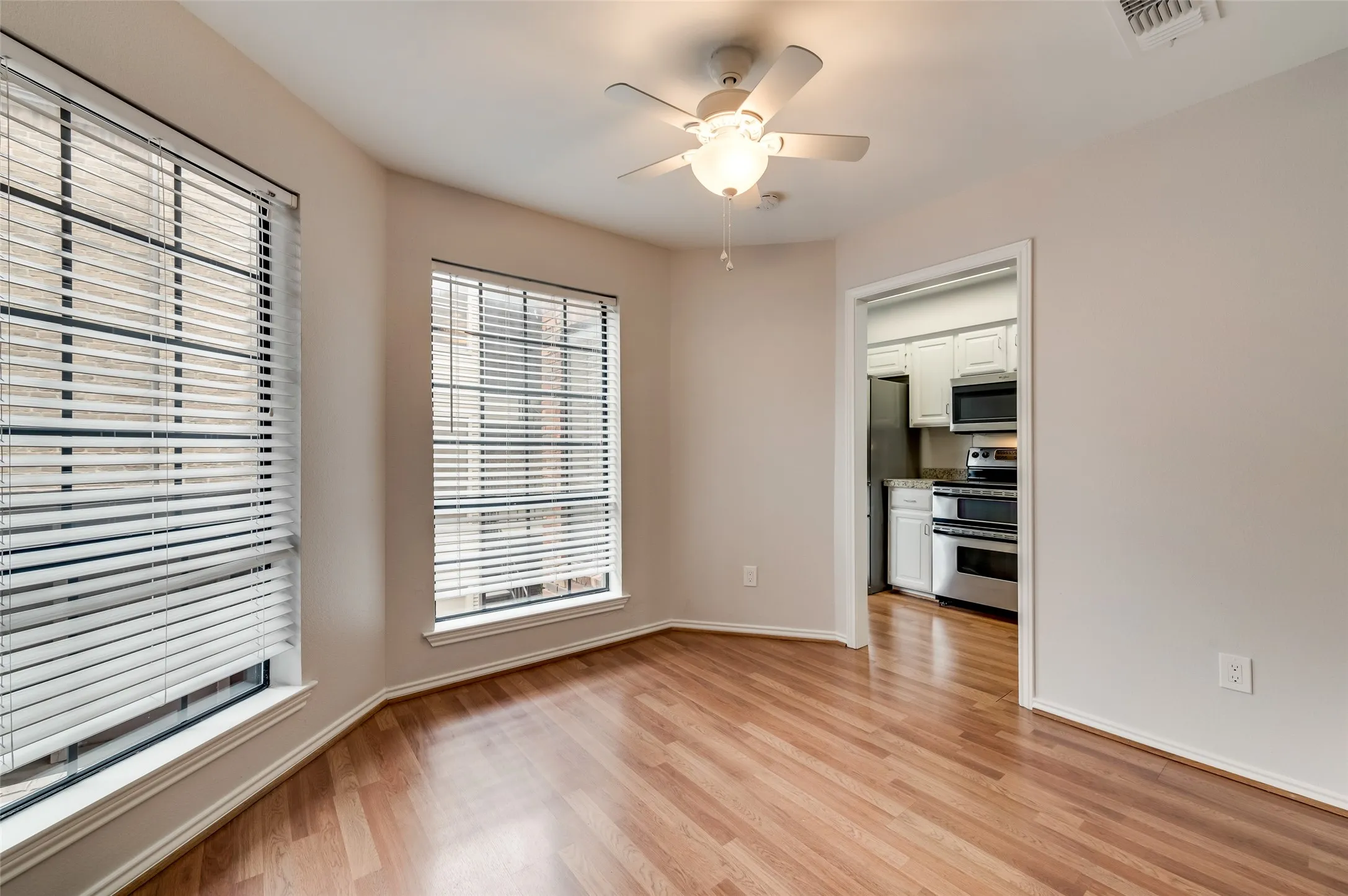 Condominium For Sale in Dallas County , 3434 Daniel Avenue D, University Park, Texas 75205, 2 Bedroom, 3 Bathroom, 2 Garage spaces, 1,245 Sqft, built in 1984, mls#21329793, Real Estate Agent in University Park, Homes For Sale in Dallas county, Homes For Sale in University Park, Realtor in University Park Texas, Real Estate Brokerage Independent Realty Texas, Luminita Cordes Realtor