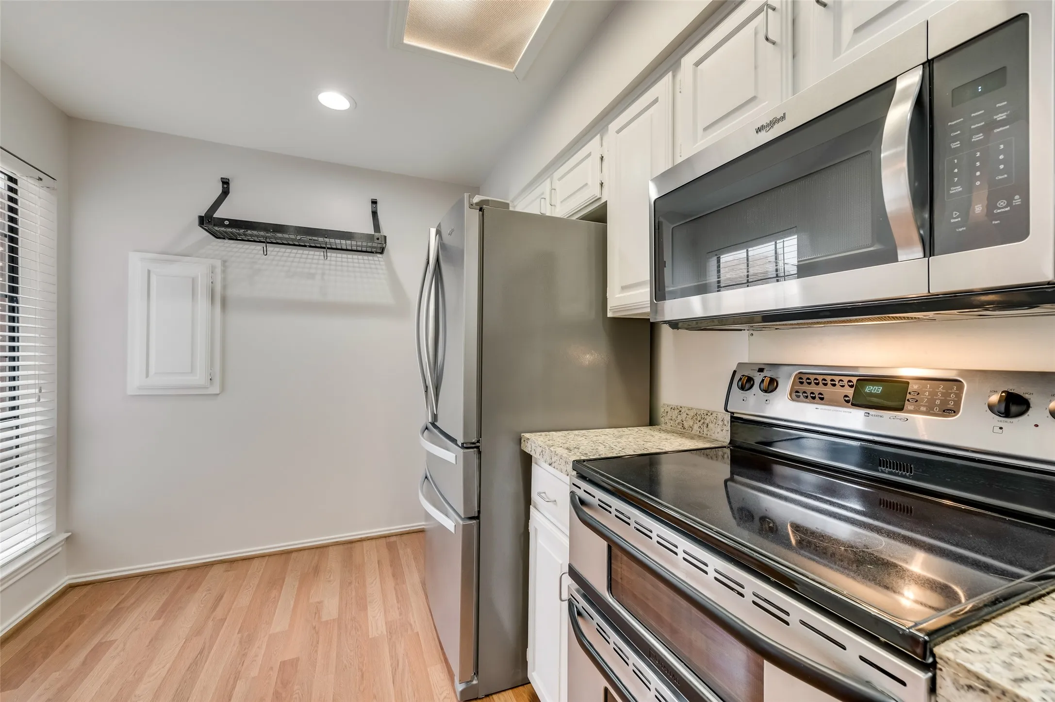 Condominium For Sale in Dallas County , 3434 Daniel Avenue D, University Park, Texas 75205, 2 Bedroom, 3 Bathroom, 2 Garage spaces, 1,245 Sqft, built in 1984, mls#21329793, Real Estate Agent in University Park, Homes For Sale in Dallas county, Homes For Sale in University Park, Realtor in University Park Texas, Real Estate Brokerage Independent Realty Texas, Luminita Cordes Realtor