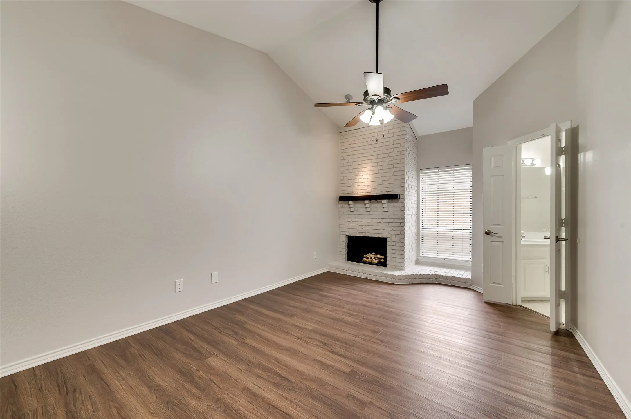 Condominium For Sale in Dallas County , 3434 Daniel Avenue D, University Park, Texas 75205, 2 Bedroom, 3 Bathroom, 2 Garage spaces, 1,245 Sqft, built in 1984, mls#21329793, Real Estate Agent in University Park, Homes For Sale in Dallas county, Homes For Sale in University Park, Realtor in University Park Texas, Real Estate Brokerage Independent Realty Texas, Luminita Cordes Realtor