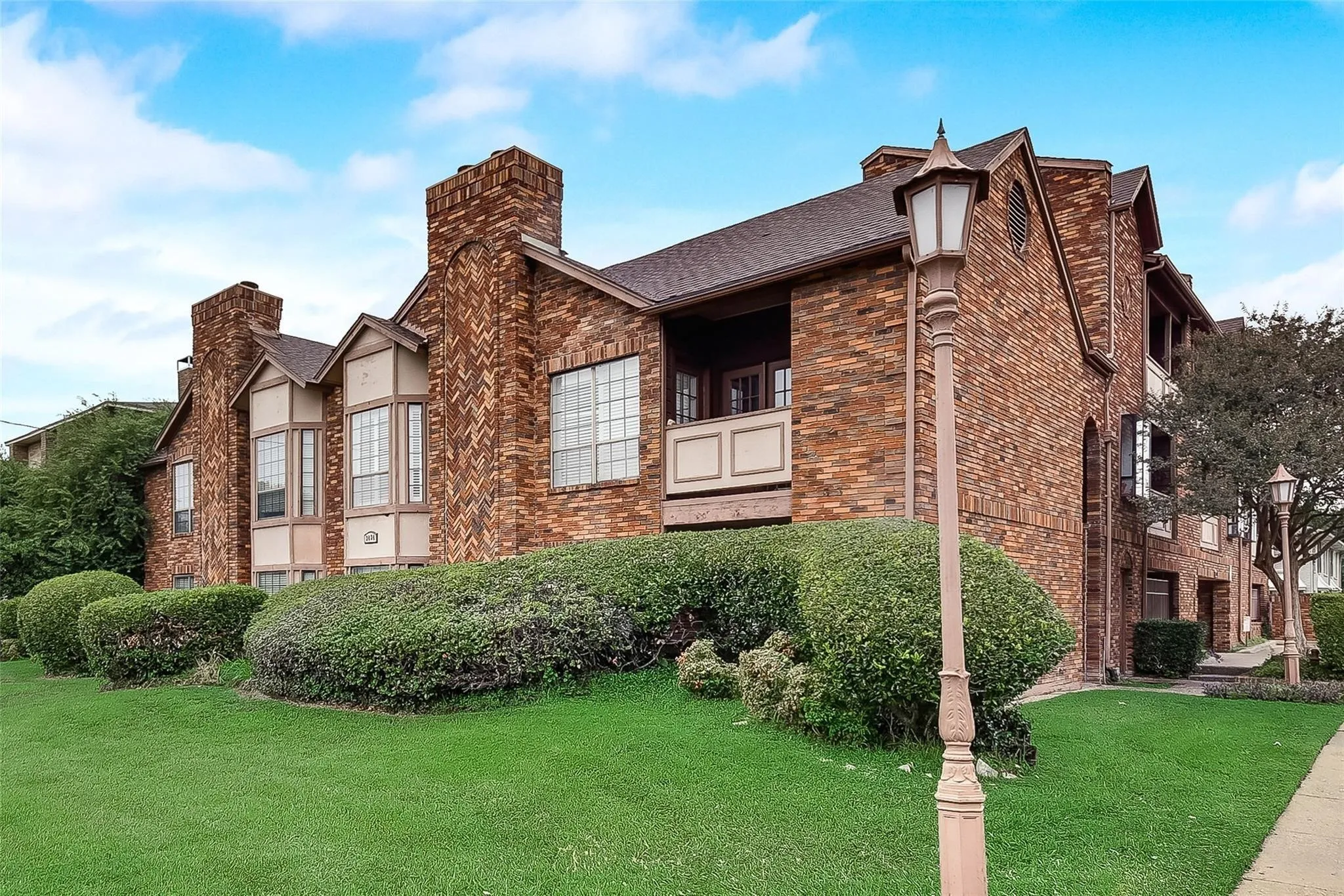 Condominium For Sale in Dallas County , 3434 Daniel Avenue D, University Park, Texas 75205, 2 Bedroom, 3 Bathroom, 2 Garage spaces, 1,245 Sqft, built in 1984, mls#21329793, Real Estate Agent in University Park, Homes For Sale in Dallas county, Homes For Sale in University Park, Realtor in University Park Texas, Real Estate Brokerage Independent Realty Texas, Luminita Cordes Realtor