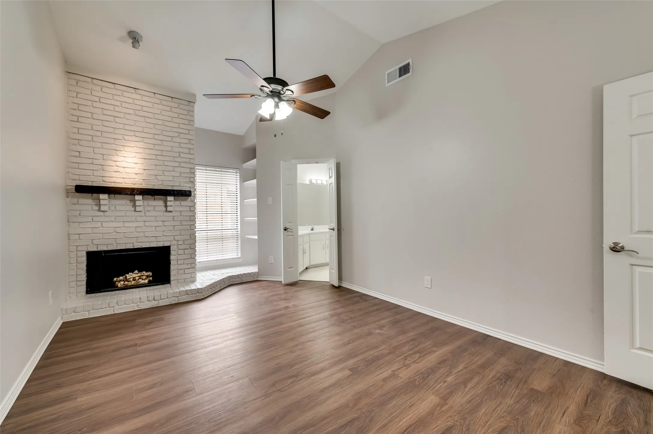 Condominium For Sale in Dallas County , 3434 Daniel Avenue D, University Park, Texas 75205, 2 Bedroom, 3 Bathroom, 2 Garage spaces, 1,245 Sqft, built in 1984, mls#21329793, Real Estate Agent in University Park, Homes For Sale in Dallas county, Homes For Sale in University Park, Realtor in University Park Texas, Real Estate Brokerage Independent Realty Texas, Luminita Cordes Realtor