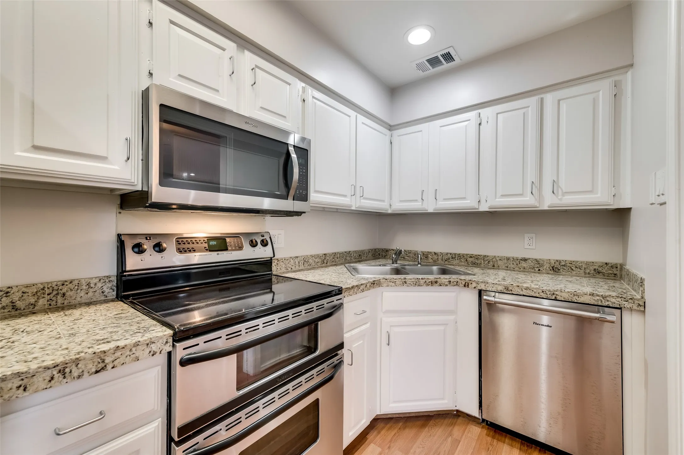 Condominium For Sale in Dallas County , 3434 Daniel Avenue D, University Park, Texas 75205, 2 Bedroom, 3 Bathroom, 2 Garage spaces, 1,245 Sqft, built in 1984, mls#21329793, Real Estate Agent in University Park, Homes For Sale in Dallas county, Homes For Sale in University Park, Realtor in University Park Texas, Real Estate Brokerage Independent Realty Texas, Luminita Cordes Realtor