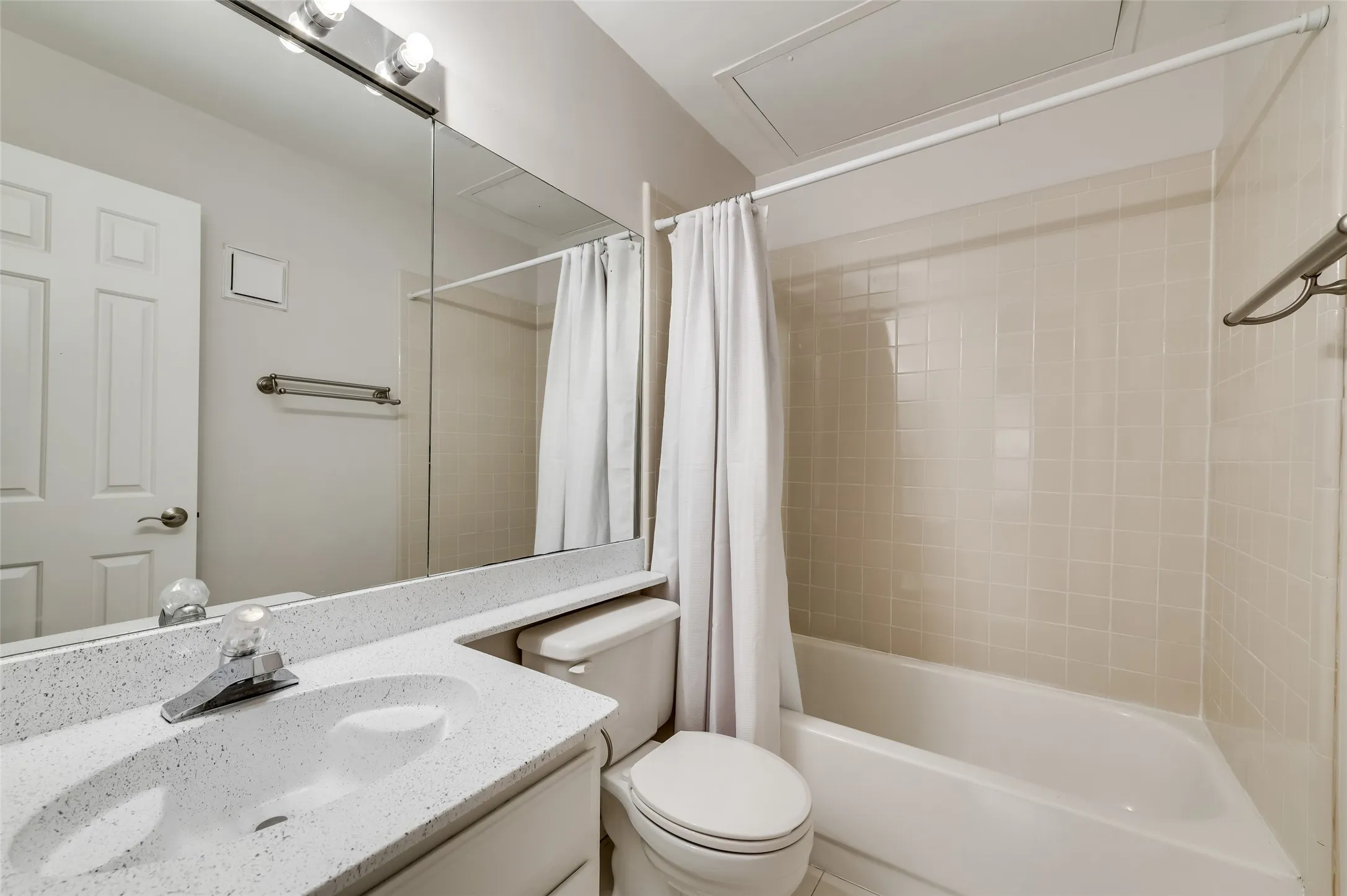 Condominium For Sale in Dallas County , 3434 Daniel Avenue D, University Park, Texas 75205, 2 Bedroom, 3 Bathroom, 2 Garage spaces, 1,245 Sqft, built in 1984, mls#21329793, Real Estate Agent in University Park, Homes For Sale in Dallas county, Homes For Sale in University Park, Realtor in University Park Texas, Real Estate Brokerage Independent Realty Texas, Luminita Cordes Realtor