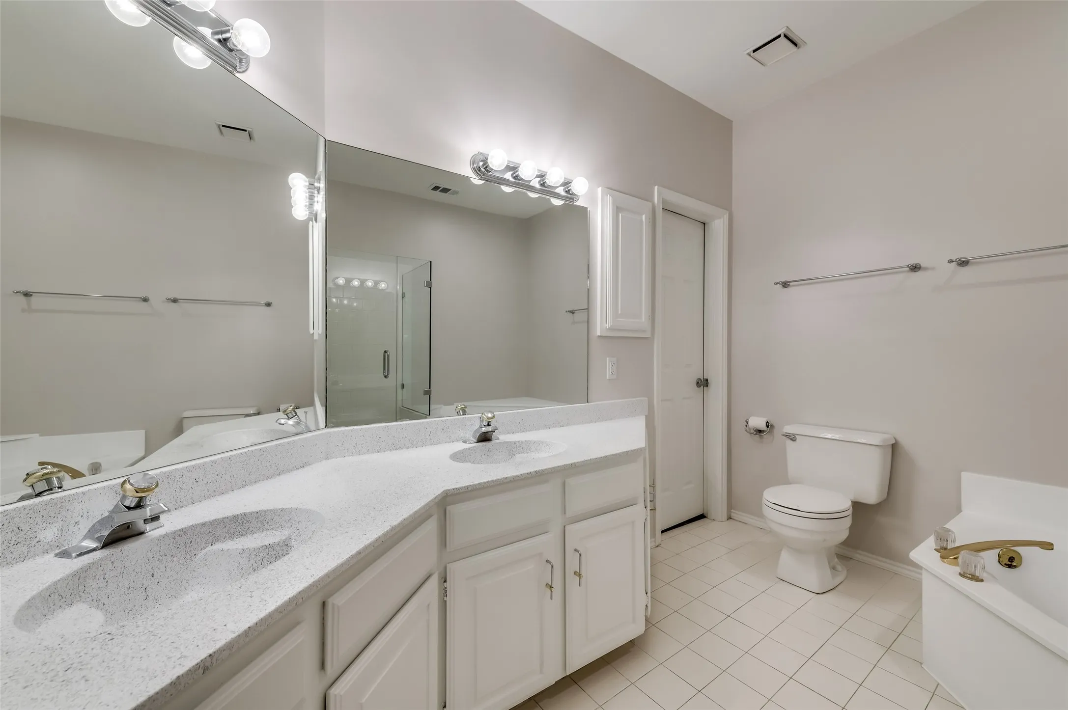 Condominium For Sale in Dallas County , 3434 Daniel Avenue D, University Park, Texas 75205, 2 Bedroom, 3 Bathroom, 2 Garage spaces, 1,245 Sqft, built in 1984, mls#21329793, Real Estate Agent in University Park, Homes For Sale in Dallas county, Homes For Sale in University Park, Realtor in University Park Texas, Real Estate Brokerage Independent Realty Texas, Luminita Cordes Realtor