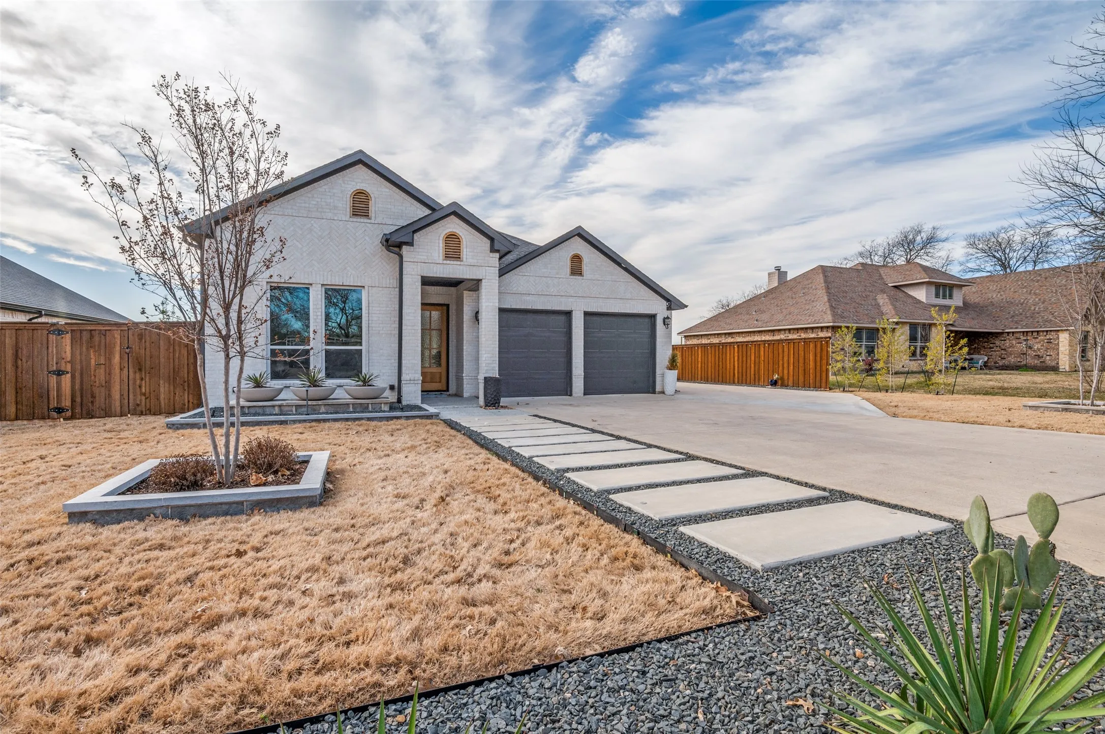 Single Family Residence For Sale in Ellis County , 307 Highland Avenue, Red Oak, Texas 75154, 4 Bedroom, 2 Bathroom, 2 Garage spaces, 2,102 Sqft, built in 2023, mls#21330390, Real Estate Agent in Red Oak, Homes For Sale in Ellis county, Homes For Sale in Red Oak, Realtor in Red Oak Texas, Real Estate Brokerage Independent Realty Texas, Luminita Cordes Realtor