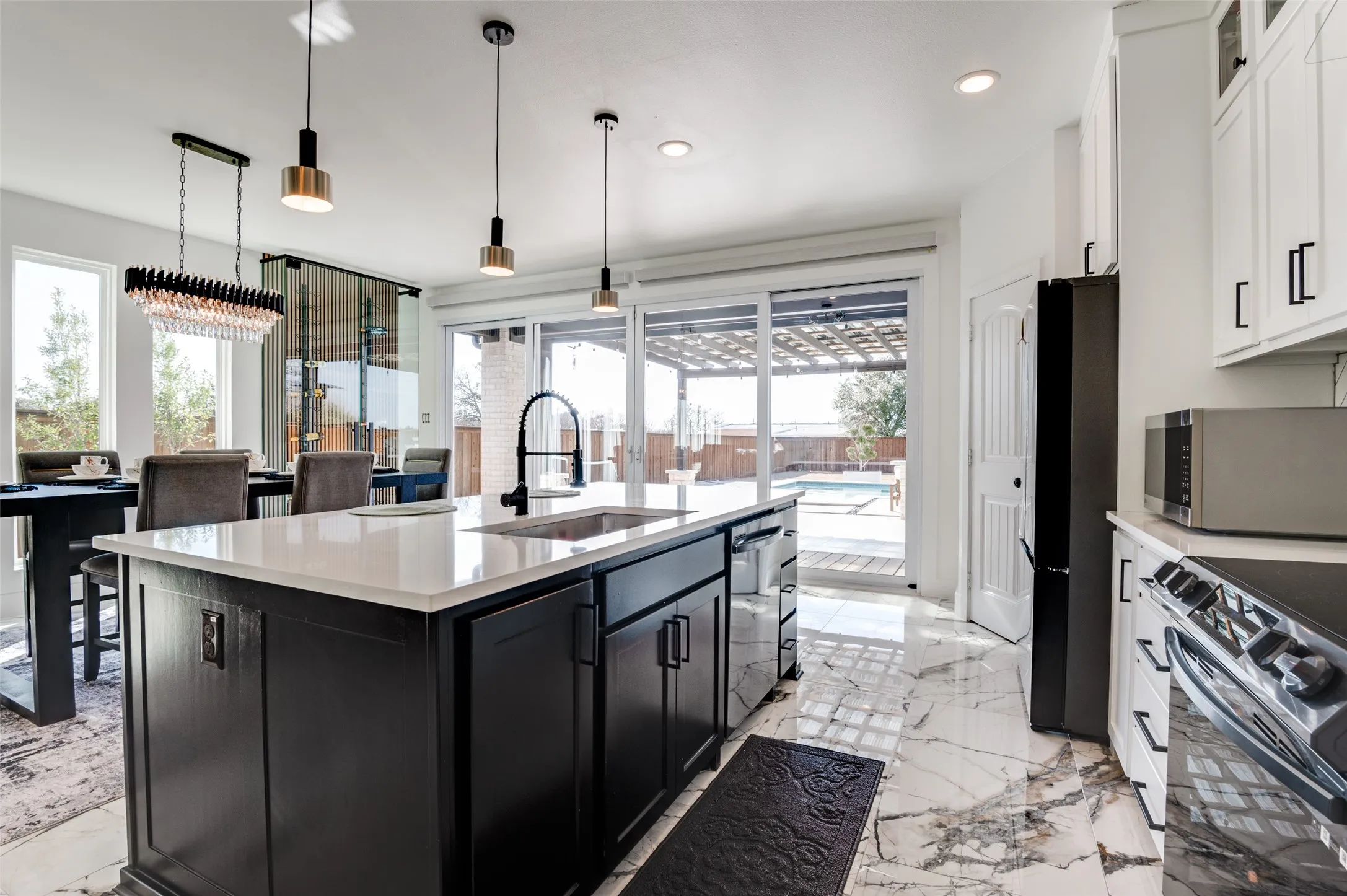 Single Family Residence For Sale in Ellis County , 307 Highland Avenue, Red Oak, Texas 75154, 4 Bedroom, 2 Bathroom, 2 Garage spaces, 2,102 Sqft, built in 2023, mls#21330390, Real Estate Agent in Red Oak, Homes For Sale in Ellis county, Homes For Sale in Red Oak, Realtor in Red Oak Texas, Real Estate Brokerage Independent Realty Texas, Luminita Cordes Realtor