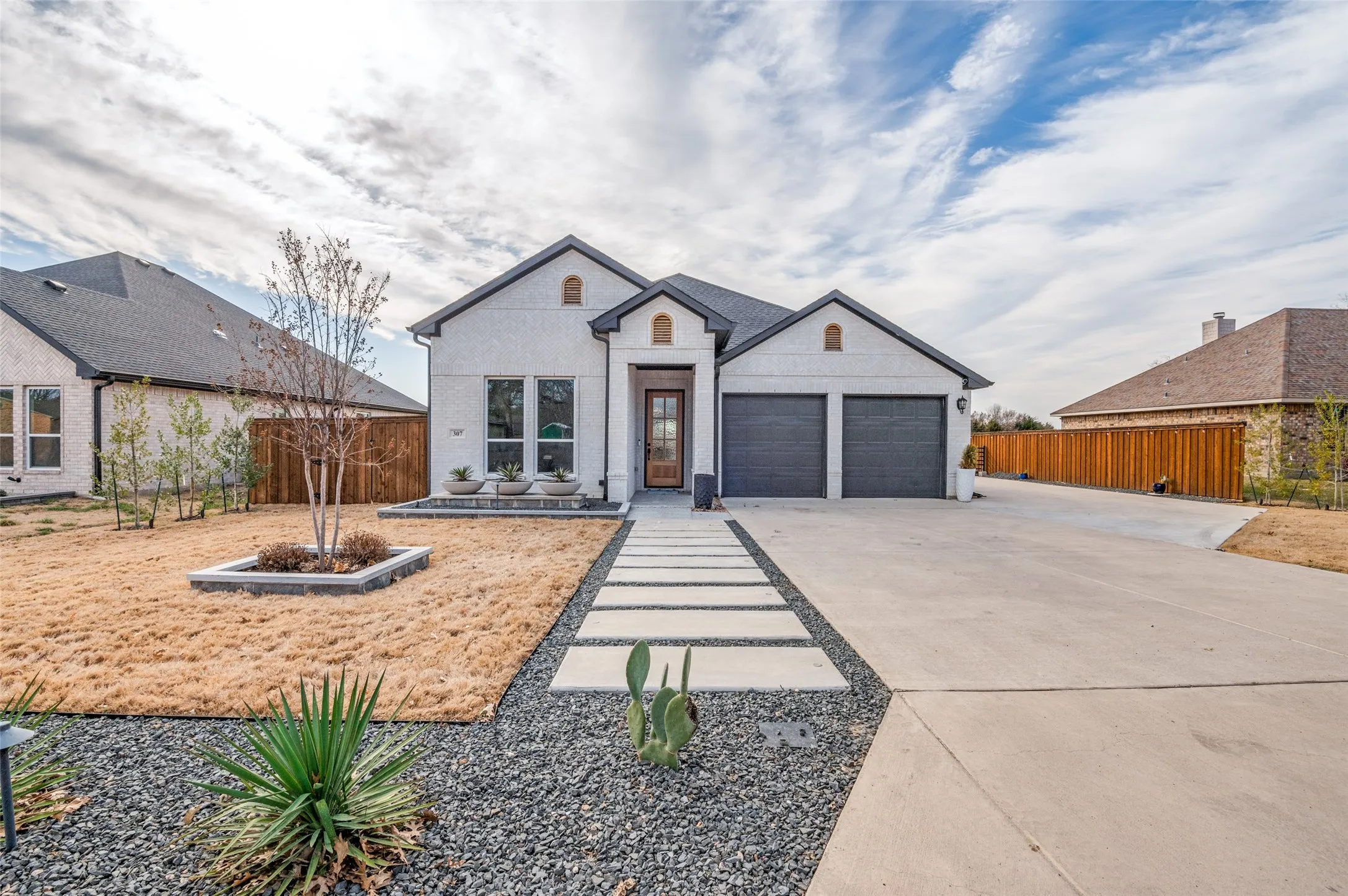 Single Family Residence For Sale in Ellis County , 307 Highland Avenue, Red Oak, Texas 75154, 4 Bedroom, 2 Bathroom, 2 Garage spaces, 2,102 Sqft, built in 2023, mls#21330390, Real Estate Agent in Red Oak, Homes For Sale in Ellis county, Homes For Sale in Red Oak, Realtor in Red Oak Texas, Real Estate Brokerage Independent Realty Texas, Luminita Cordes Realtor