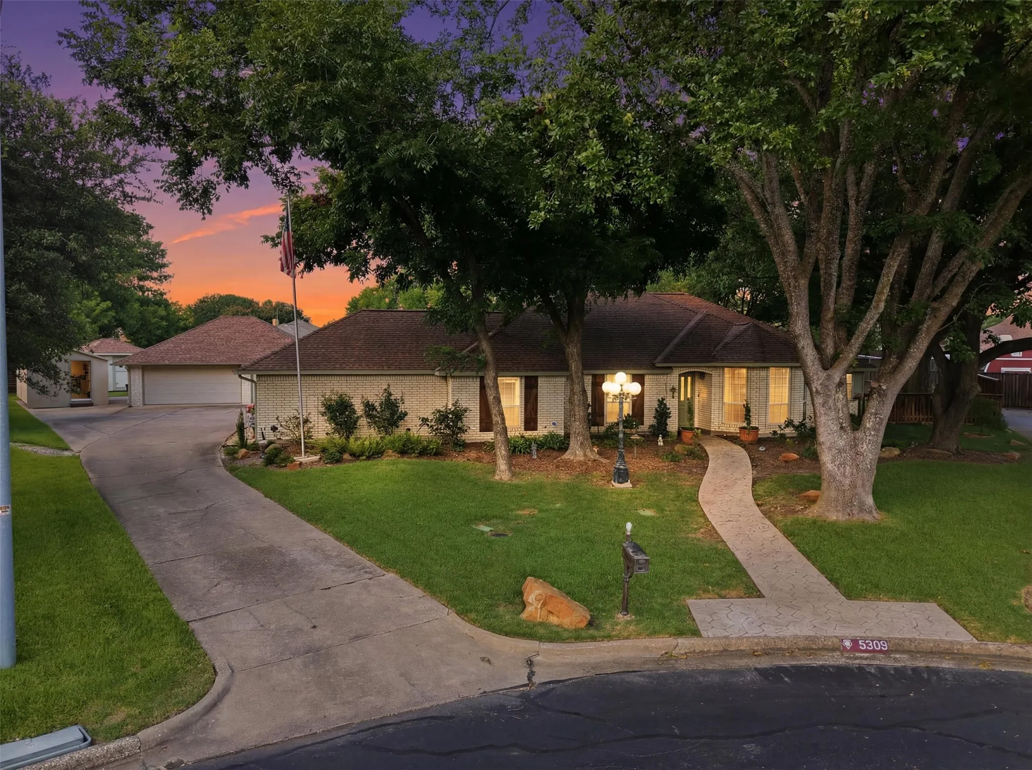 Single Family Residence For Sale in Dallas County , 5308 Dixie Circle, Sachse, Texas 75048, 4 Bedroom, 3 Bathroom, 3 Garage spaces, 2,827 Sqft, built in 1982, mls#21329010, Real Estate Agent in Sachse, Homes For Sale in Dallas county, Homes For Sale in Sachse, Realtor in Sachse Texas, Real Estate Brokerage Independent Realty Texas, Luminita Cordes Realtor