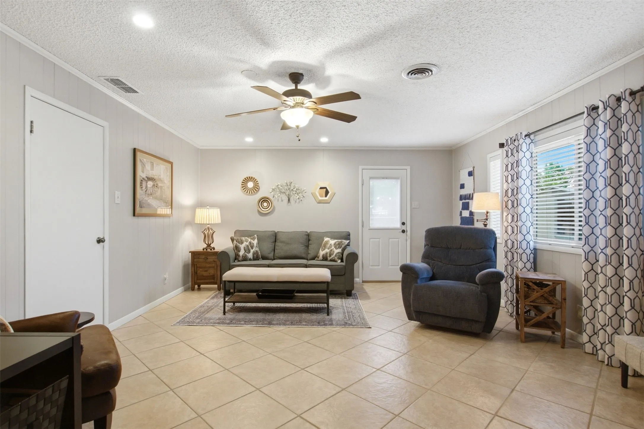 Flexible Spacious 4th bedroom, game room, man cave garage conversion.