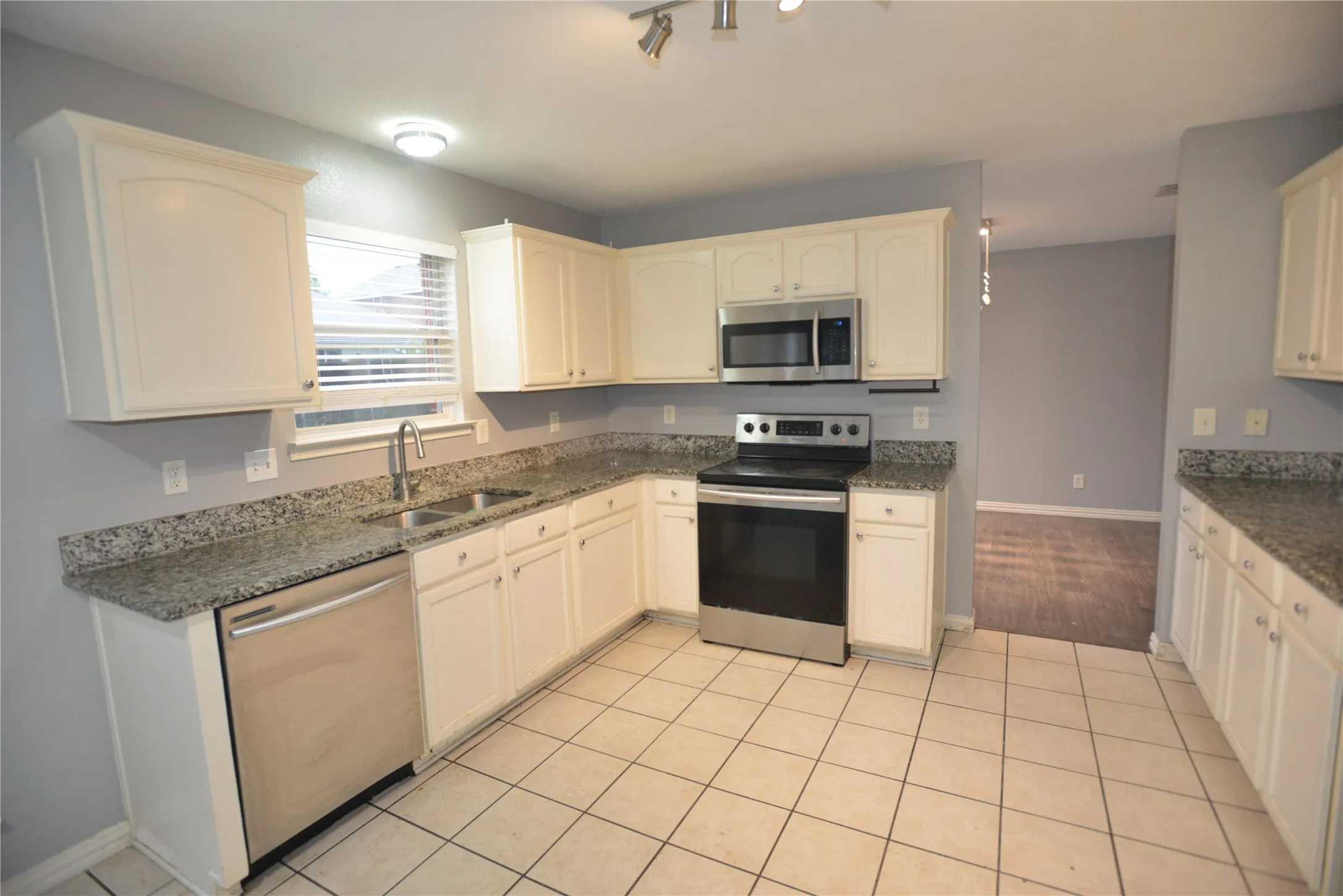 Single Family Residence For Sale in Dallas County , 2820 Island Wren Drive, Mesquite, Texas 75181, 4 Bedroom, 3 Bathroom, 2 Garage spaces, 2,638 Sqft, built in 2004, mls#21329314, Real Estate Agent in Mesquite, Homes For Sale in Dallas county, Homes For Sale in Mesquite, Realtor in Mesquite Texas, Real Estate Brokerage Independent Realty Texas, Luminita Cordes Realtor