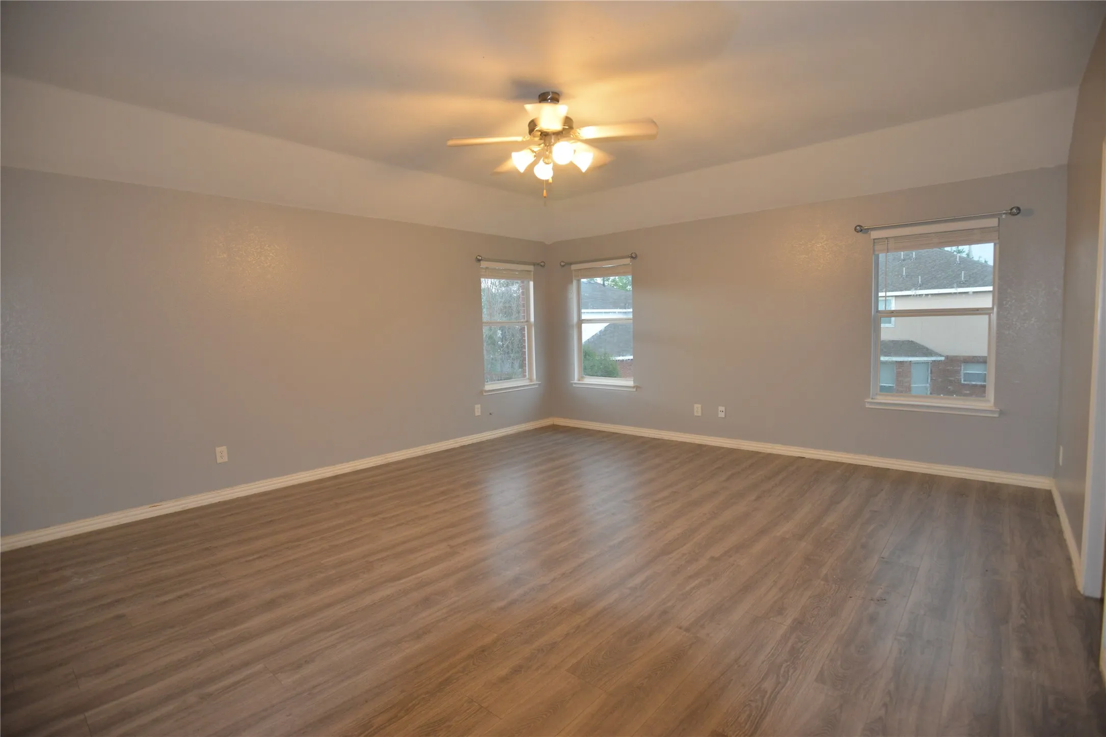 Single Family Residence For Sale in Dallas County , 2820 Island Wren Drive, Mesquite, Texas 75181, 4 Bedroom, 3 Bathroom, 2 Garage spaces, 2,638 Sqft, built in 2004, mls#21329314, Real Estate Agent in Mesquite, Homes For Sale in Dallas county, Homes For Sale in Mesquite, Realtor in Mesquite Texas, Real Estate Brokerage Independent Realty Texas, Luminita Cordes Realtor
