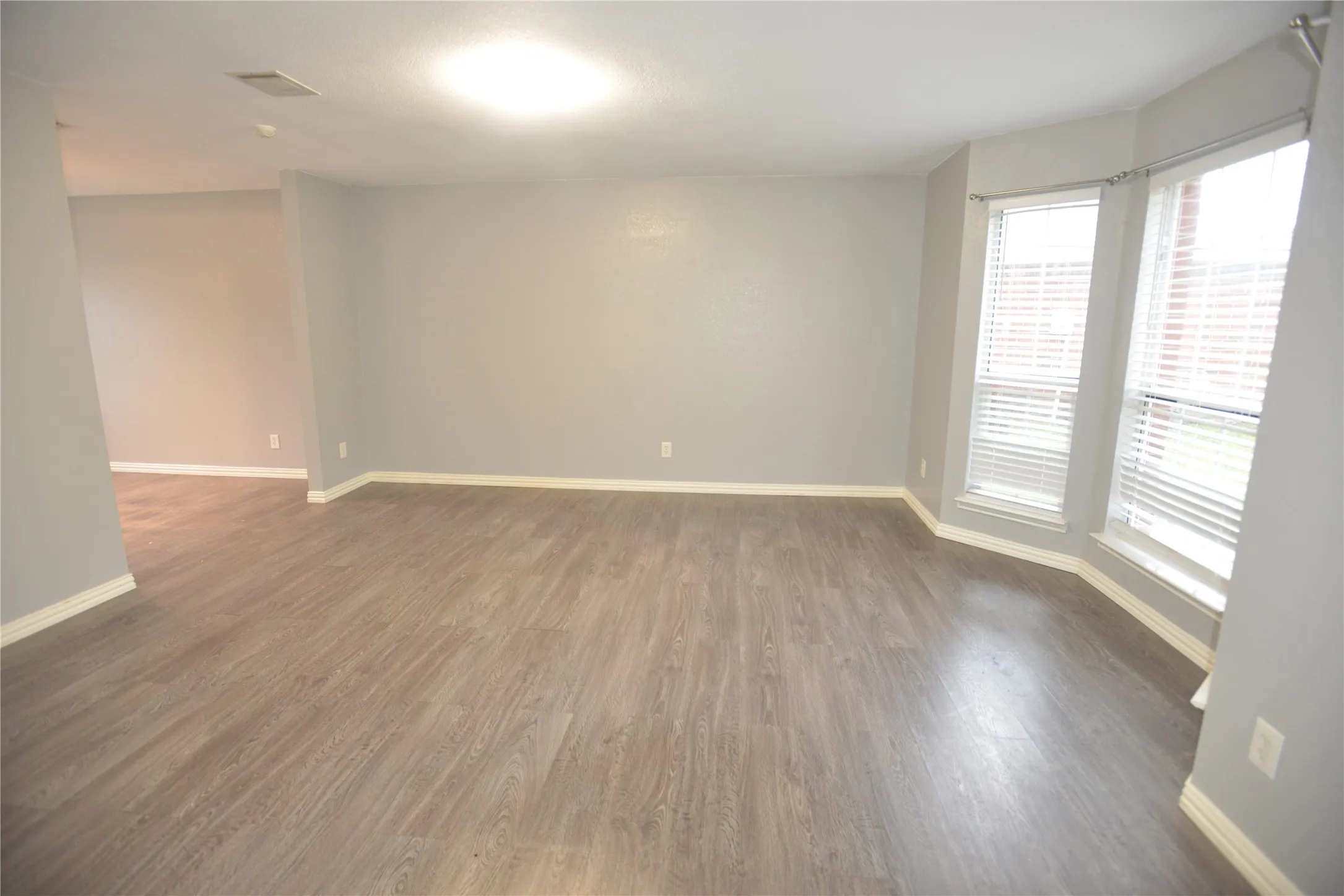 Single Family Residence For Sale in Dallas County , 2820 Island Wren Drive, Mesquite, Texas 75181, 4 Bedroom, 3 Bathroom, 2 Garage spaces, 2,638 Sqft, built in 2004, mls#21329314, Real Estate Agent in Mesquite, Homes For Sale in Dallas county, Homes For Sale in Mesquite, Realtor in Mesquite Texas, Real Estate Brokerage Independent Realty Texas, Luminita Cordes Realtor