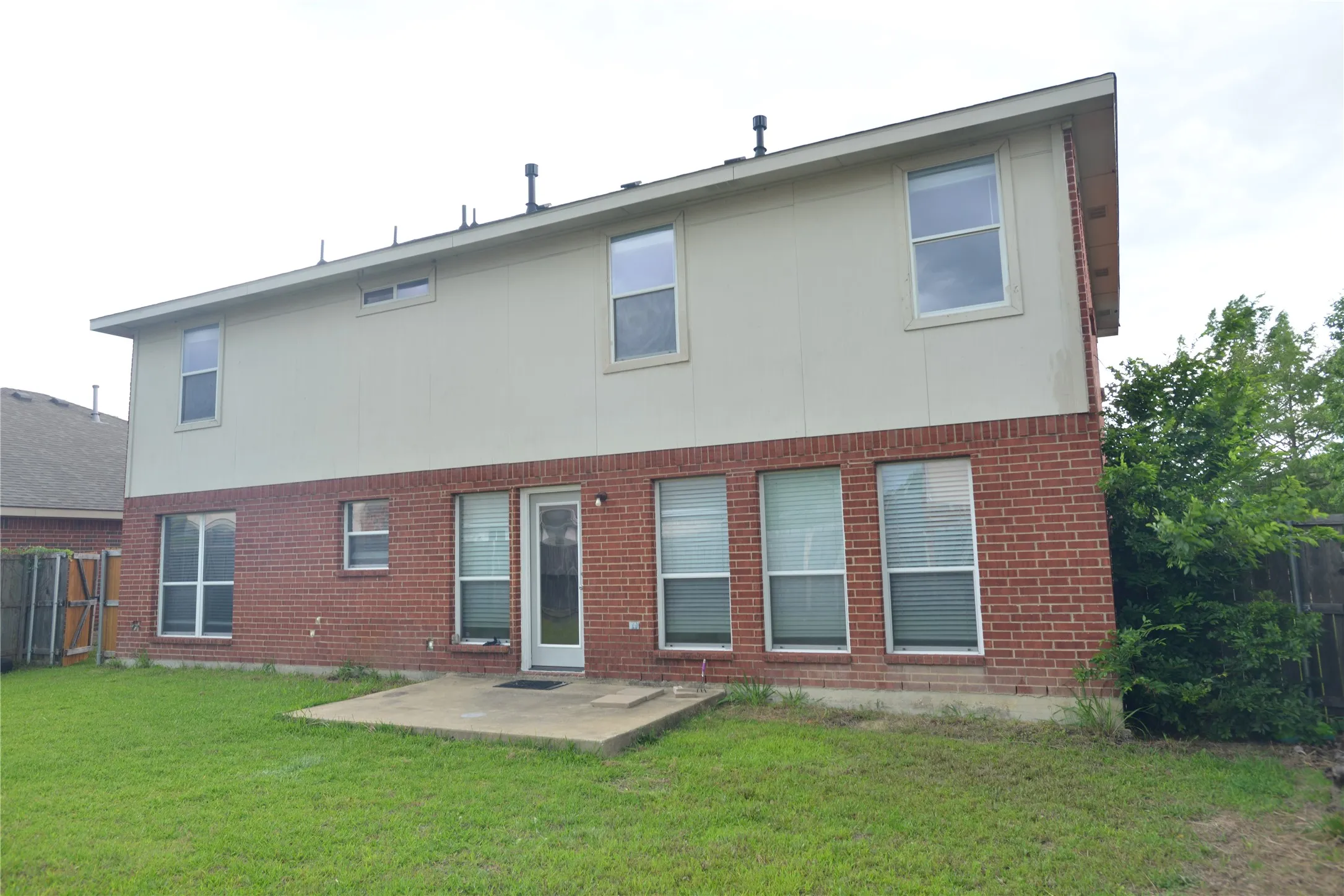 Single Family Residence For Sale in Dallas County , 2820 Island Wren Drive, Mesquite, Texas 75181, 4 Bedroom, 3 Bathroom, 2 Garage spaces, 2,638 Sqft, built in 2004, mls#21329314, Real Estate Agent in Mesquite, Homes For Sale in Dallas county, Homes For Sale in Mesquite, Realtor in Mesquite Texas, Real Estate Brokerage Independent Realty Texas, Luminita Cordes Realtor