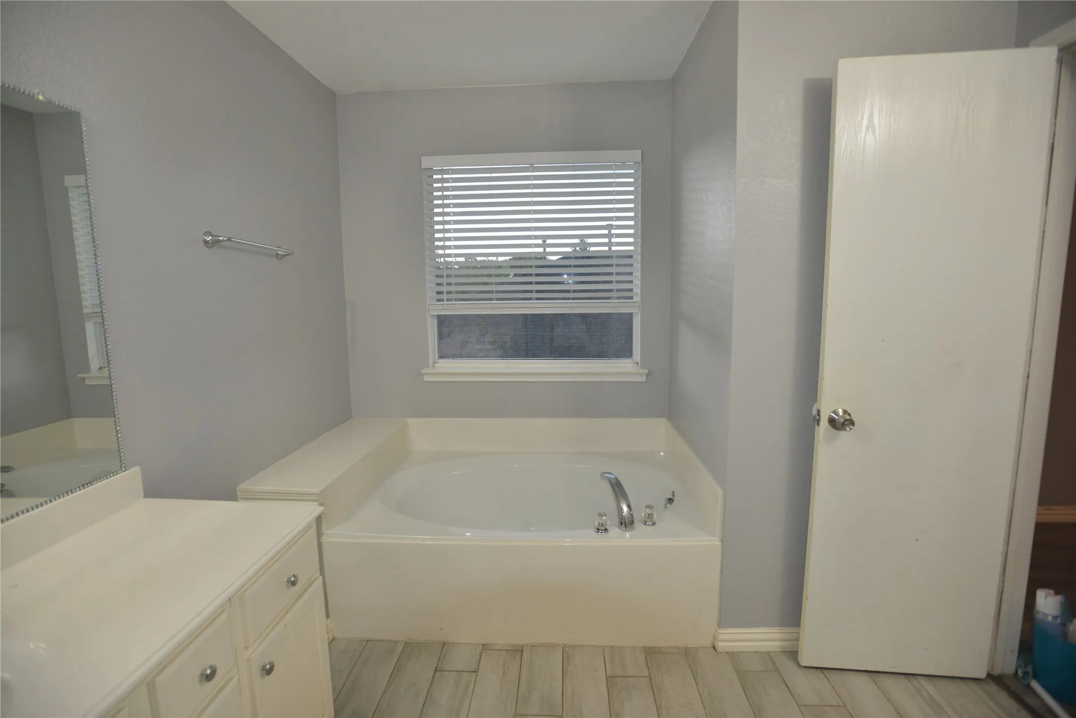 Single Family Residence For Sale in Dallas County , 2820 Island Wren Drive, Mesquite, Texas 75181, 4 Bedroom, 3 Bathroom, 2 Garage spaces, 2,638 Sqft, built in 2004, mls#21329314, Real Estate Agent in Mesquite, Homes For Sale in Dallas county, Homes For Sale in Mesquite, Realtor in Mesquite Texas, Real Estate Brokerage Independent Realty Texas, Luminita Cordes Realtor