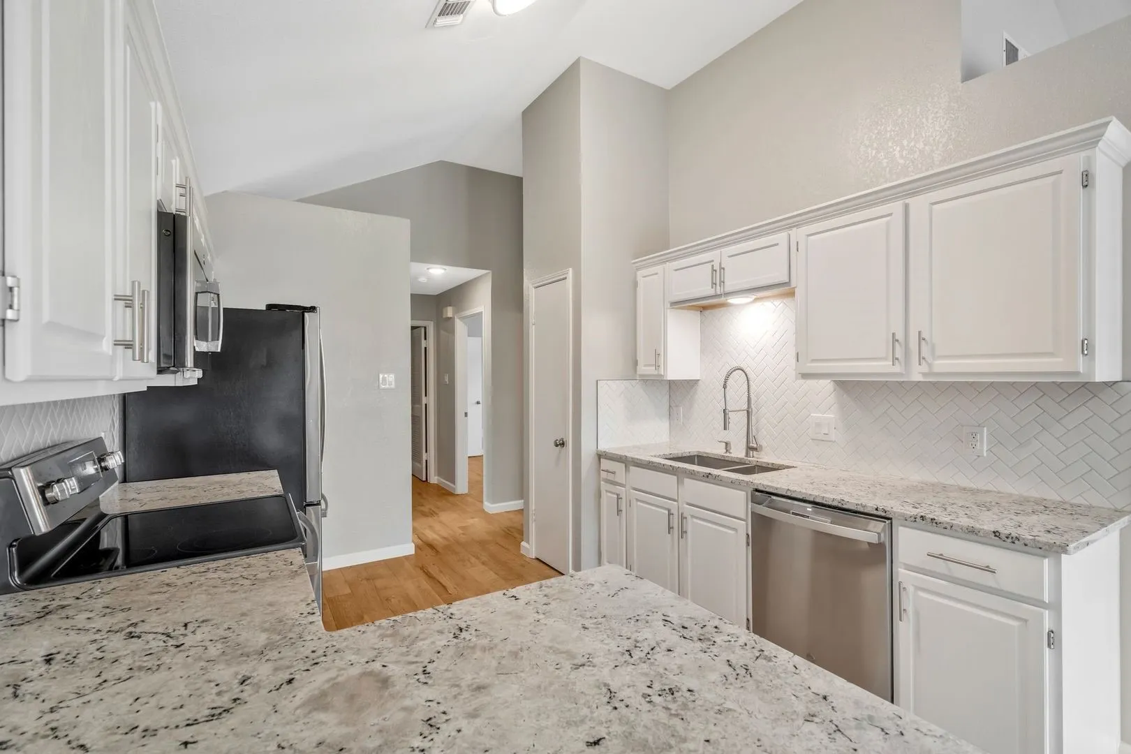Duplex For Rent in Tarrant County , 306 Crowe Drive, Euless, Texas 76040, 2 Bedroom, 2 Bathroom, 2 Garage spaces, 1,164 Sqft, built in 1990, mls#21330455, Real Estate Agent in Euless, Homes For Rent in Tarrant county, Homes For Rent in Euless, Realtor in Euless Texas, Real Estate Brokerage Independent Realty Texas, Luminita Cordes Realtor