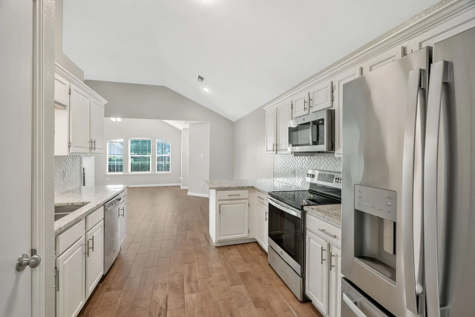 Duplex For Rent in Tarrant County , 306 Crowe Drive, Euless, Texas 76040, 2 Bedroom, 2 Bathroom, 2 Garage spaces, 1,164 Sqft, built in 1990, mls#21330455, Real Estate Agent in Euless, Homes For Rent in Tarrant county, Homes For Rent in Euless, Realtor in Euless Texas, Real Estate Brokerage Independent Realty Texas, Luminita Cordes Realtor