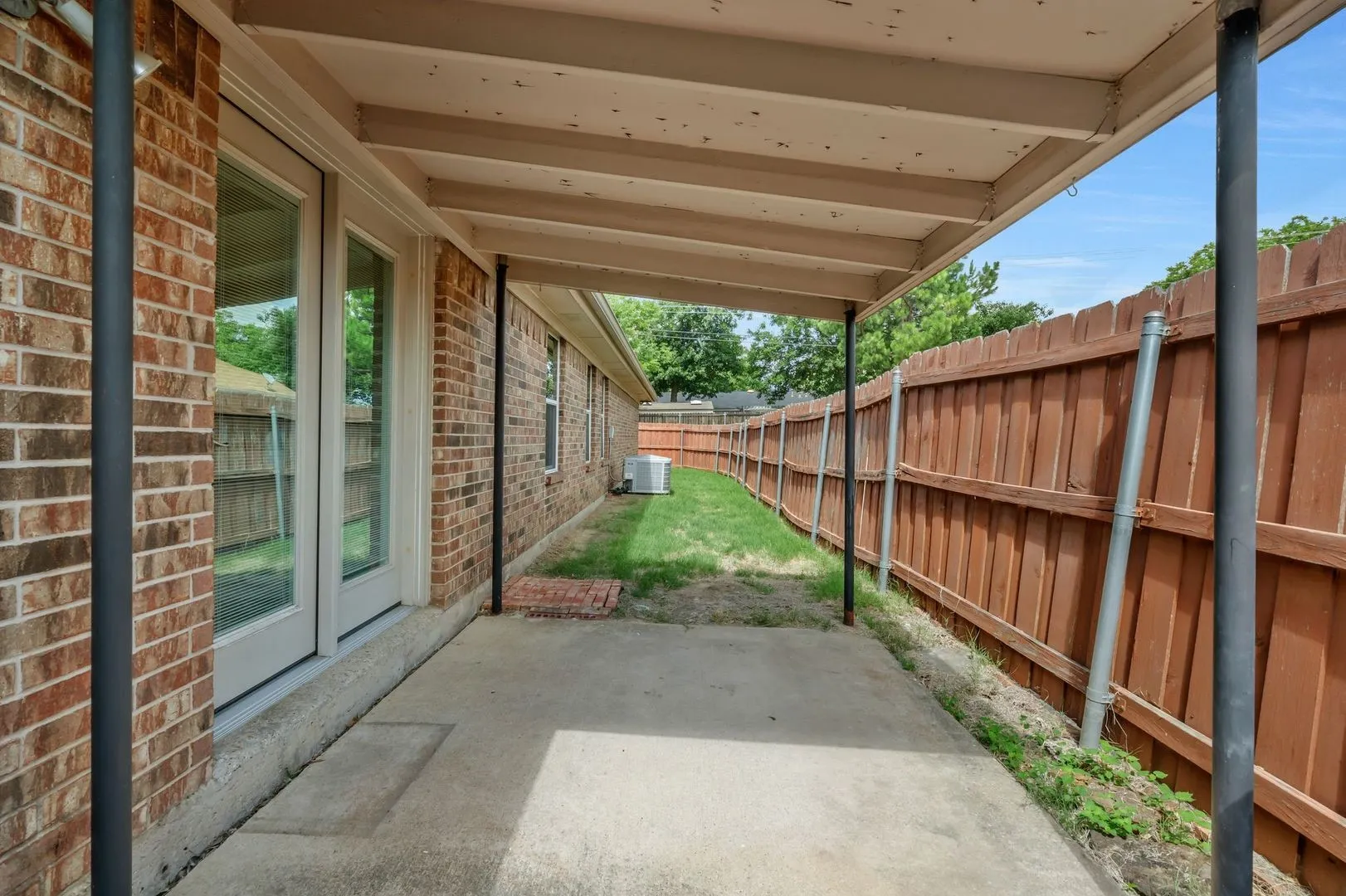 Duplex For Rent in Tarrant County , 306 Crowe Drive, Euless, Texas 76040, 2 Bedroom, 2 Bathroom, 2 Garage spaces, 1,164 Sqft, built in 1990, mls#21330455, Real Estate Agent in Euless, Homes For Rent in Tarrant county, Homes For Rent in Euless, Realtor in Euless Texas, Real Estate Brokerage Independent Realty Texas, Luminita Cordes Realtor