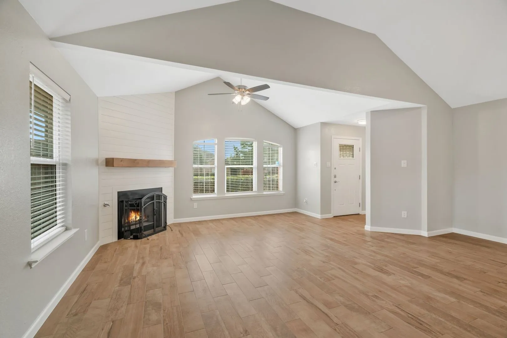 Duplex For Rent in Tarrant County , 306 Crowe Drive, Euless, Texas 76040, 2 Bedroom, 2 Bathroom, 2 Garage spaces, 1,164 Sqft, built in 1990, mls#21330455, Real Estate Agent in Euless, Homes For Rent in Tarrant county, Homes For Rent in Euless, Realtor in Euless Texas, Real Estate Brokerage Independent Realty Texas, Luminita Cordes Realtor