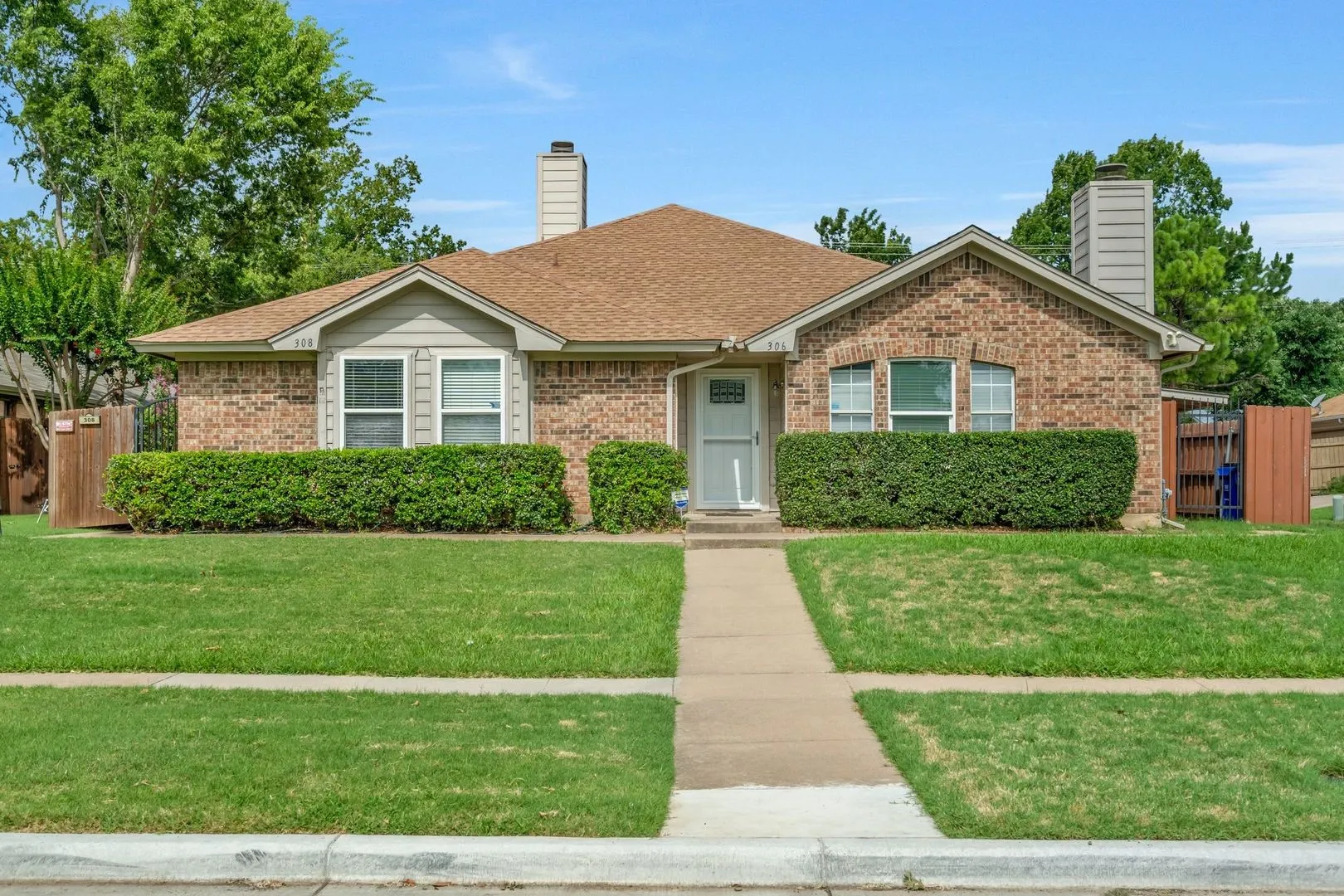 Duplex For Rent in Tarrant County , 306 Crowe Drive, Euless, Texas 76040, 2 Bedroom, 2 Bathroom, 2 Garage spaces, 1,164 Sqft, built in 1990, mls#21330455, Real Estate Agent in Euless, Homes For Rent in Tarrant county, Homes For Rent in Euless, Realtor in Euless Texas, Real Estate Brokerage Independent Realty Texas, Luminita Cordes Realtor