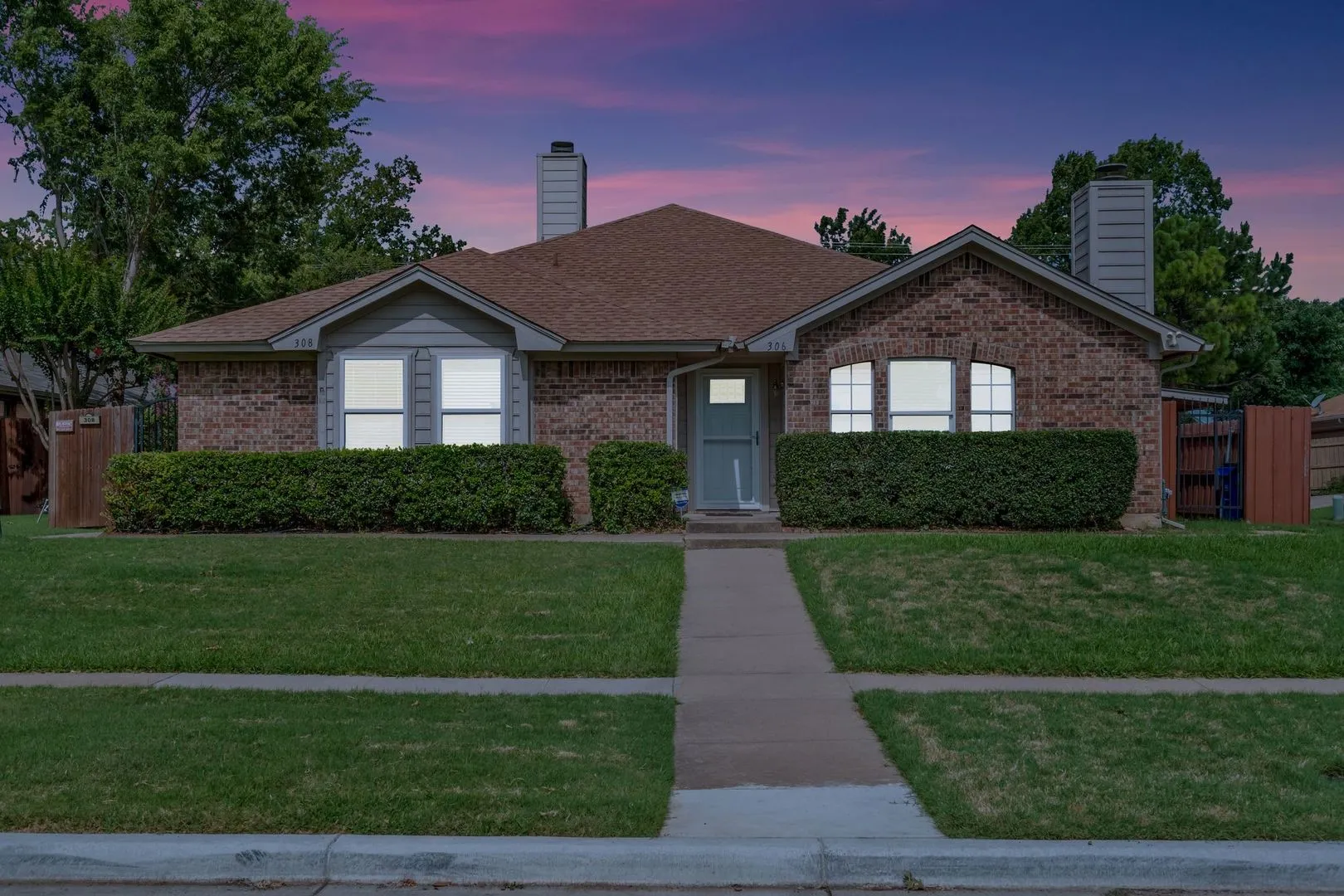 Duplex For Rent in Tarrant County , 306 Crowe Drive, Euless, Texas 76040, 2 Bedroom, 2 Bathroom, 2 Garage spaces, 1,164 Sqft, built in 1990, mls#21330455, Real Estate Agent in Euless, Homes For Rent in Tarrant county, Homes For Rent in Euless, Realtor in Euless Texas, Real Estate Brokerage Independent Realty Texas, Luminita Cordes Realtor