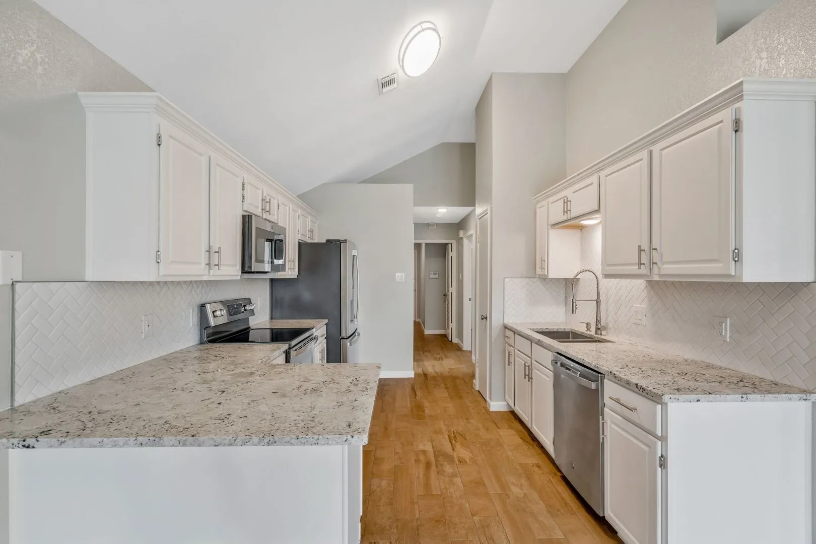 Duplex For Rent in Tarrant County , 306 Crowe Drive, Euless, Texas 76040, 2 Bedroom, 2 Bathroom, 2 Garage spaces, 1,164 Sqft, built in 1990, mls#21330455, Real Estate Agent in Euless, Homes For Rent in Tarrant county, Homes For Rent in Euless, Realtor in Euless Texas, Real Estate Brokerage Independent Realty Texas, Luminita Cordes Realtor