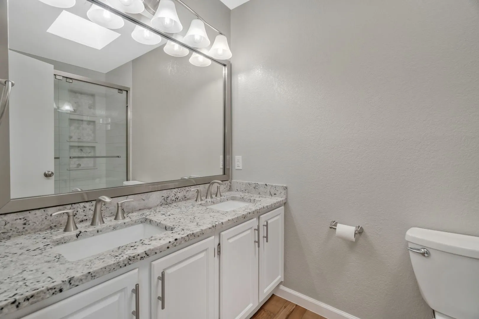 Duplex For Rent in Tarrant County , 306 Crowe Drive, Euless, Texas 76040, 2 Bedroom, 2 Bathroom, 2 Garage spaces, 1,164 Sqft, built in 1990, mls#21330455, Real Estate Agent in Euless, Homes For Rent in Tarrant county, Homes For Rent in Euless, Realtor in Euless Texas, Real Estate Brokerage Independent Realty Texas, Luminita Cordes Realtor