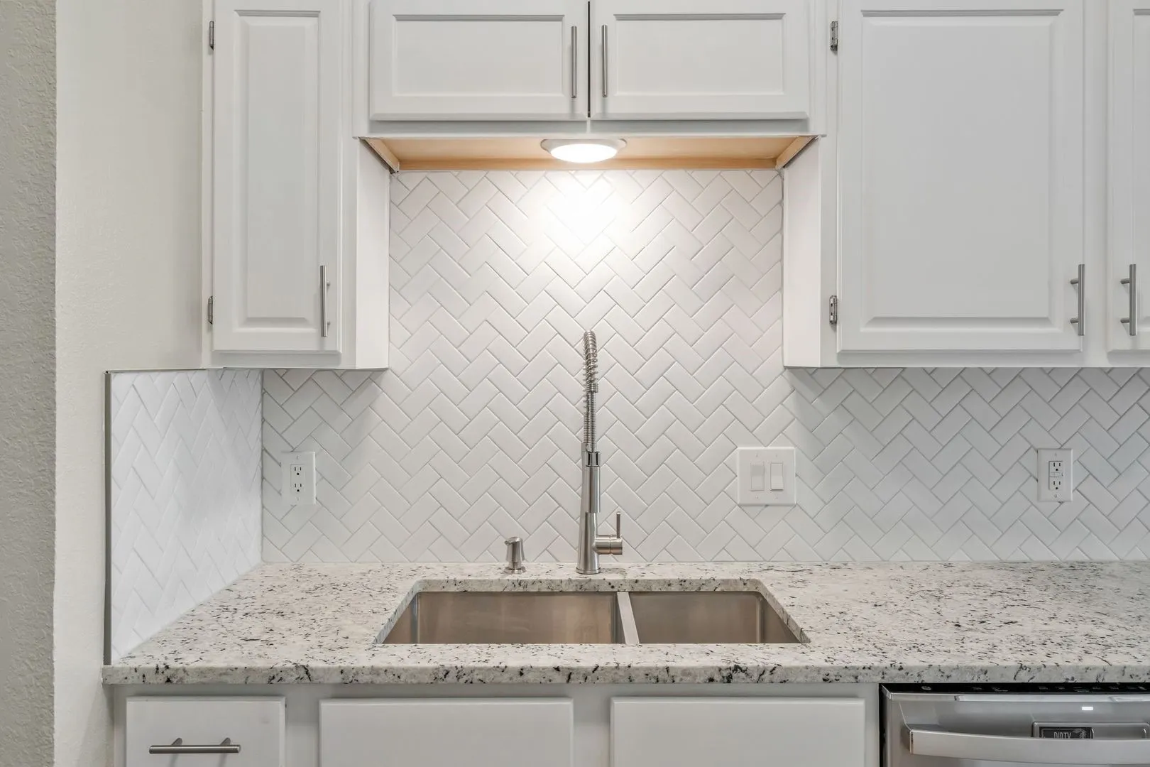 Duplex For Rent in Tarrant County , 306 Crowe Drive, Euless, Texas 76040, 2 Bedroom, 2 Bathroom, 2 Garage spaces, 1,164 Sqft, built in 1990, mls#21330455, Real Estate Agent in Euless, Homes For Rent in Tarrant county, Homes For Rent in Euless, Realtor in Euless Texas, Real Estate Brokerage Independent Realty Texas, Luminita Cordes Realtor