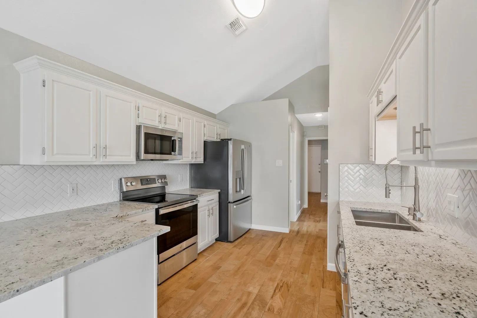 Duplex For Rent in Tarrant County , 306 Crowe Drive, Euless, Texas 76040, 2 Bedroom, 2 Bathroom, 2 Garage spaces, 1,164 Sqft, built in 1990, mls#21330455, Real Estate Agent in Euless, Homes For Rent in Tarrant county, Homes For Rent in Euless, Realtor in Euless Texas, Real Estate Brokerage Independent Realty Texas, Luminita Cordes Realtor