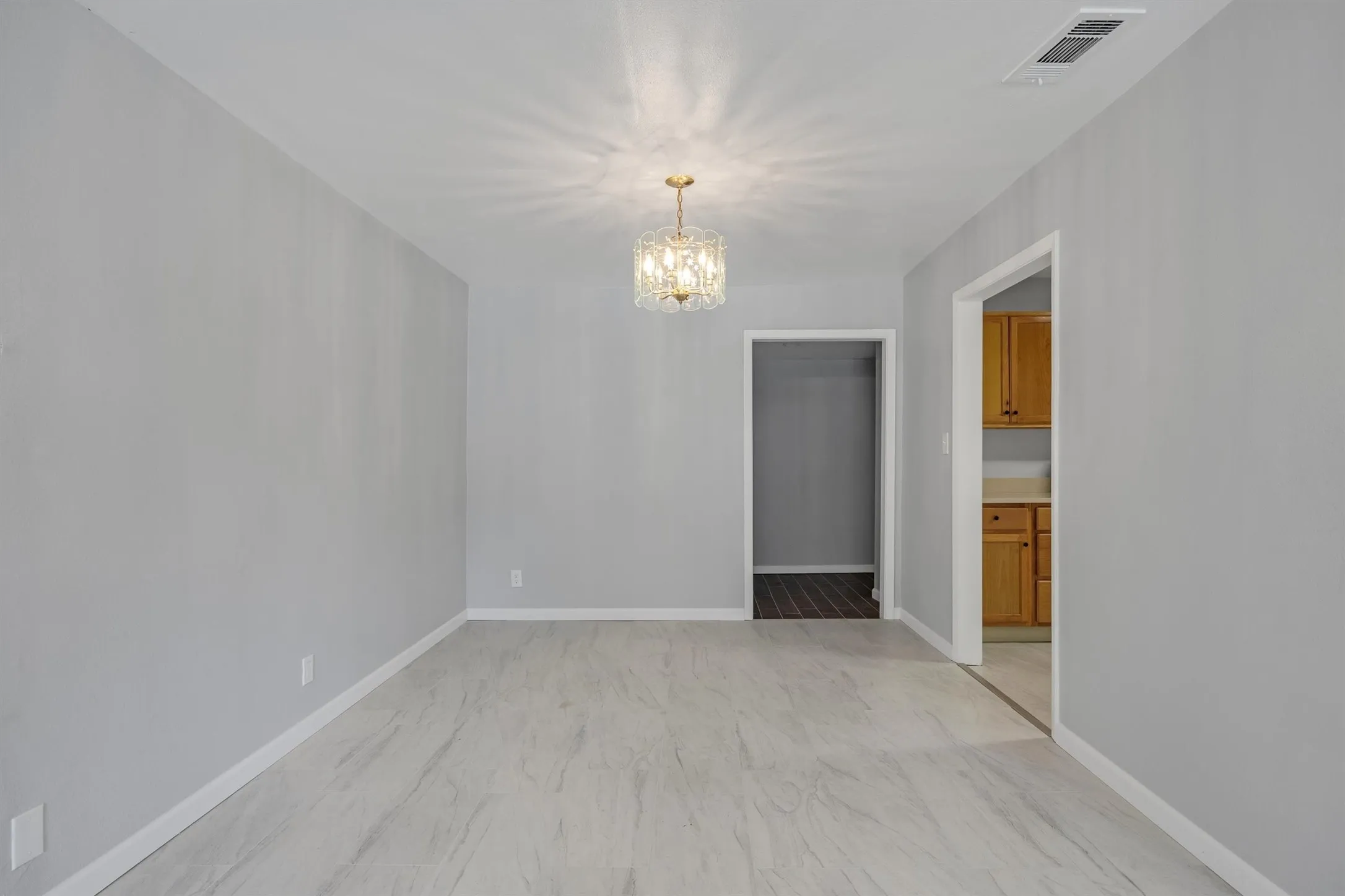 Single Family Residence For Sale in Dallas County , 2647 Province Lane, Dallas, Texas 75228, 4 Bedroom, 2 Bathroom, Garage spaces, 1,542 Sqft, built in 1954, mls#21321786, Real Estate Agent in Dallas, Homes For Sale in Dallas county, Homes For Sale in Dallas, Realtor in Dallas Texas, Real Estate Brokerage Independent Realty Texas, Luminita Cordes Realtor
