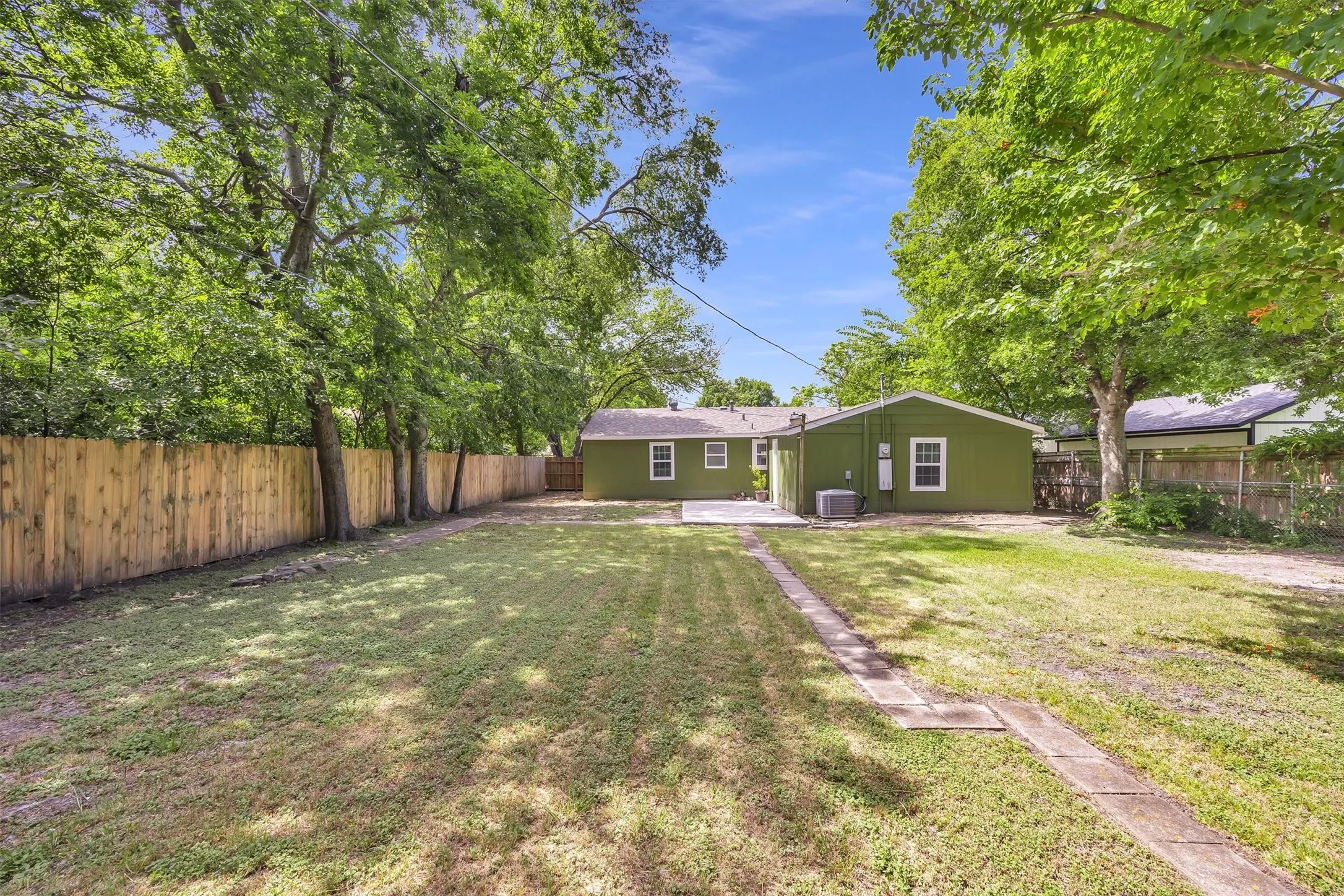 Single Family Residence For Sale in Dallas County , 2647 Province Lane, Dallas, Texas 75228, 4 Bedroom, 2 Bathroom, Garage spaces, 1,542 Sqft, built in 1954, mls#21321786, Real Estate Agent in Dallas, Homes For Sale in Dallas county, Homes For Sale in Dallas, Realtor in Dallas Texas, Real Estate Brokerage Independent Realty Texas, Luminita Cordes Realtor
