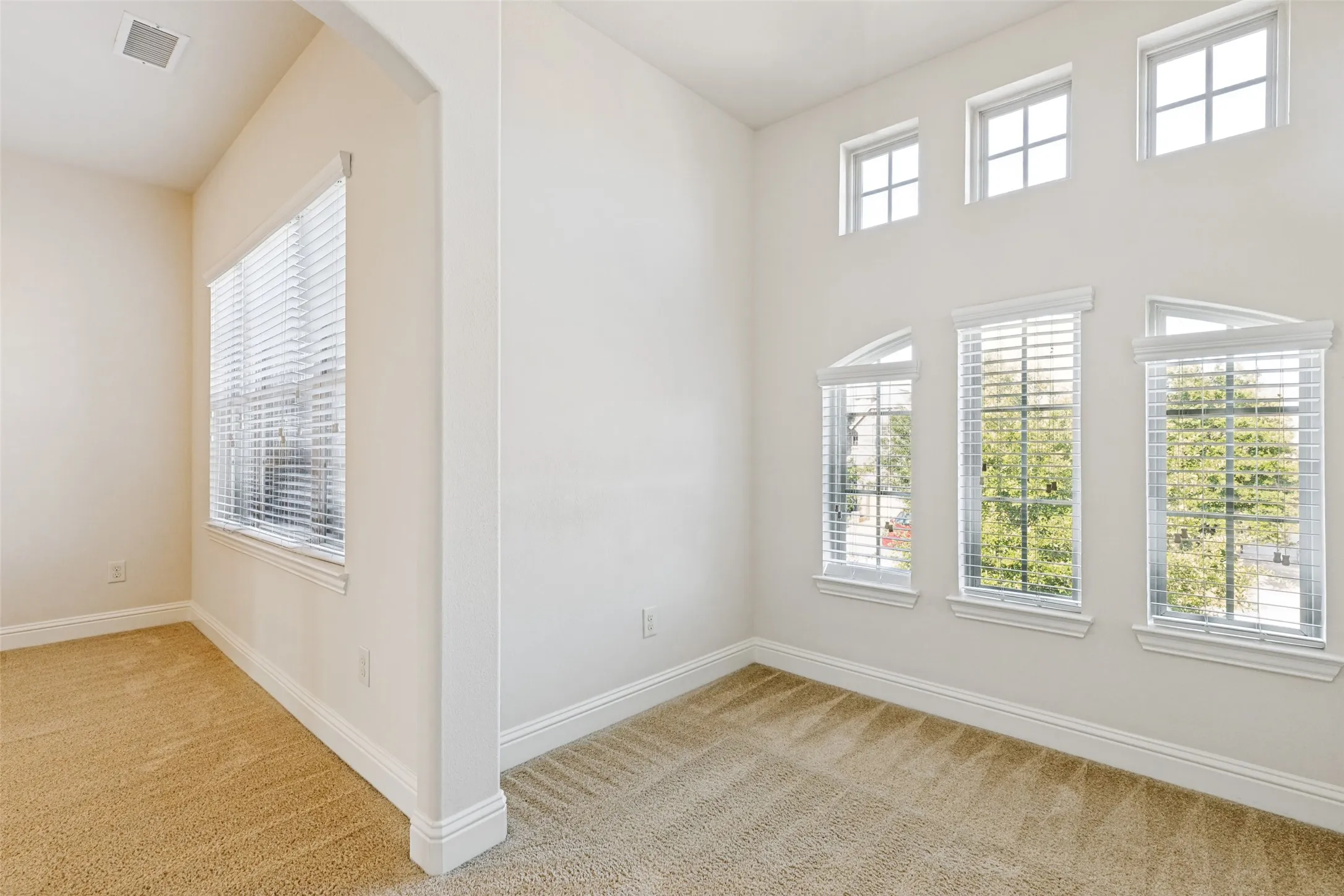 Single Family Residence For Sale in Denton County , 1100 Brendan Drive, Little Elm, Texas 75068, 4 Bedroom, 4 Bathroom, 2 Garage spaces, 2,921 Sqft, built in 2010, mls#21323739, Real Estate Agent in Little Elm, Homes For Sale in Denton county, Homes For Sale in Little Elm, Realtor in Little Elm Texas, Real Estate Brokerage Independent Realty Texas, Luminita Cordes Realtor
