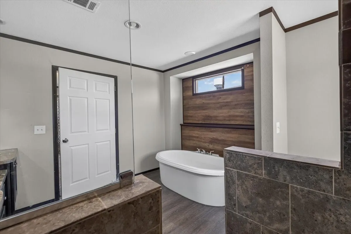 Soaking tub