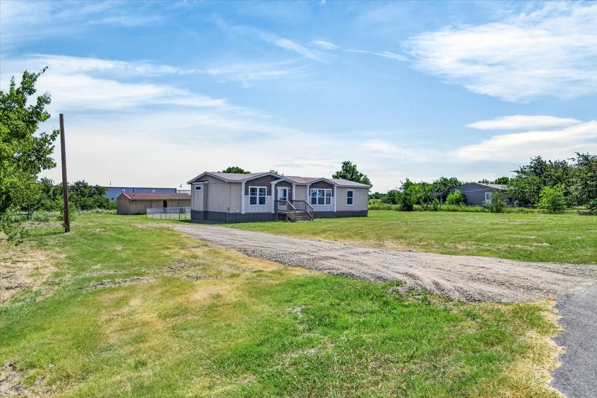 Mobile Home For Sale in Kaufman County , 1129 Ragsdale Street, Terrell, Texas 75160, 3 Bedroom, 2 Bathroom, Garage spaces, 1,456 Sqft, built in 2017, mls#21330188, Real Estate Agent in Terrell, Homes For Sale in Kaufman county, Homes For Sale in Terrell, Realtor in Terrell Texas, Real Estate Brokerage Independent Realty Texas, Luminita Cordes Realtor