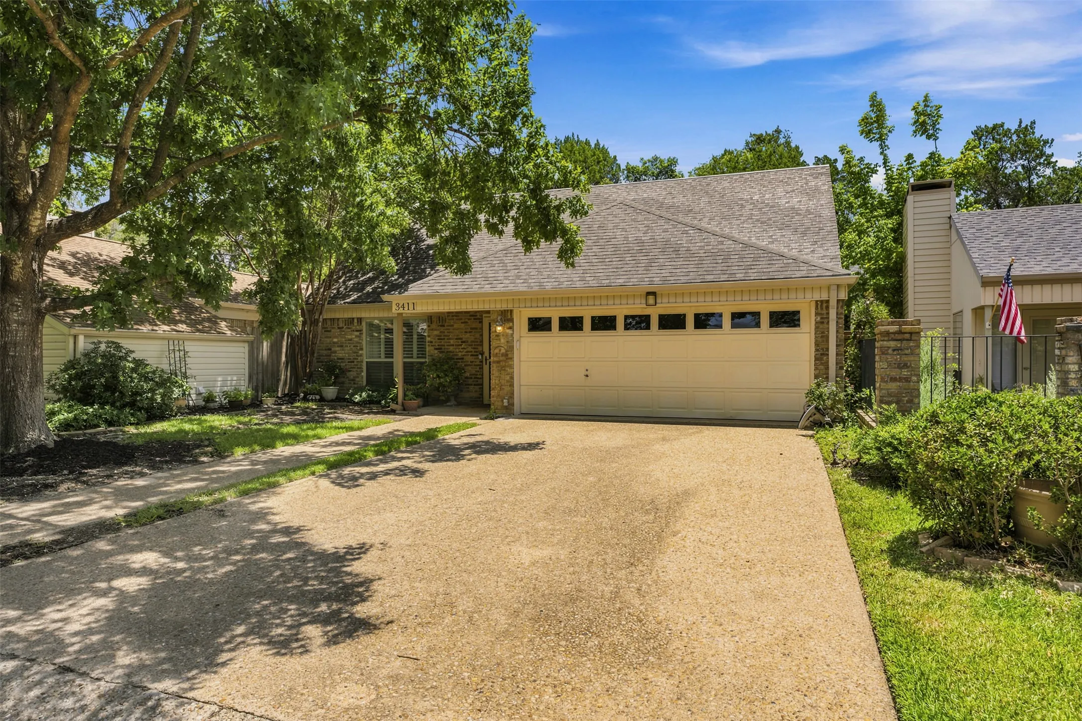 Single Family Residence For Sale in Mc Lennan County , 3411 Brannon Drive, Waco, Texas 76710, 3 Bedroom, 3 Bathroom, 2 Garage spaces, 1,813 Sqft, built in 1978, mls#21330467, Real Estate Agent in Waco, Homes For Sale in Mc Lennan county, Homes For Sale in Waco, Realtor in Waco Texas, Real Estate Brokerage Independent Realty Texas, Luminita Cordes Realtor