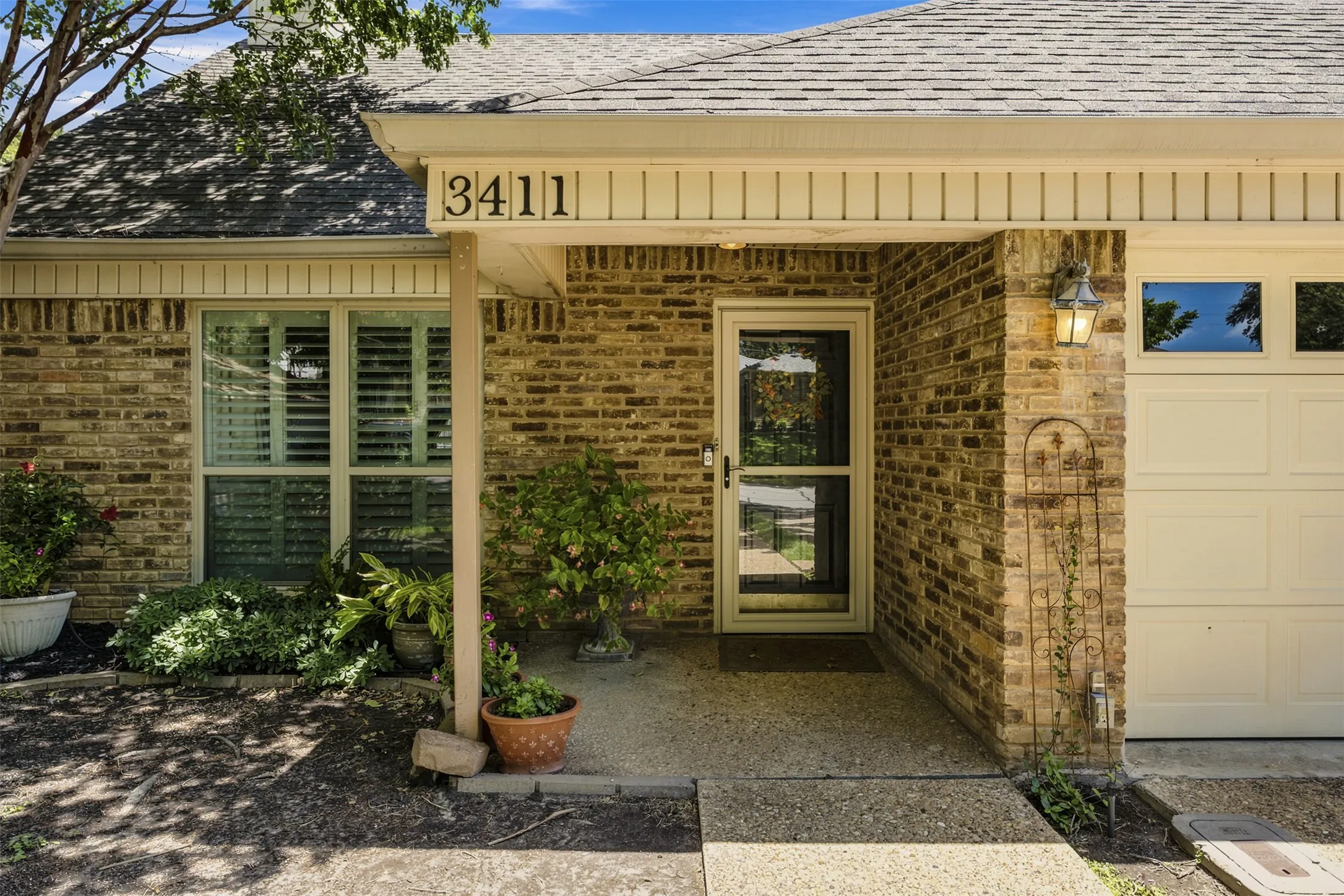 Single Family Residence For Sale in Mc Lennan County , 3411 Brannon Drive, Waco, Texas 76710, 3 Bedroom, 3 Bathroom, 2 Garage spaces, 1,813 Sqft, built in 1978, mls#21330467, Real Estate Agent in Waco, Homes For Sale in Mc Lennan county, Homes For Sale in Waco, Realtor in Waco Texas, Real Estate Brokerage Independent Realty Texas, Luminita Cordes Realtor